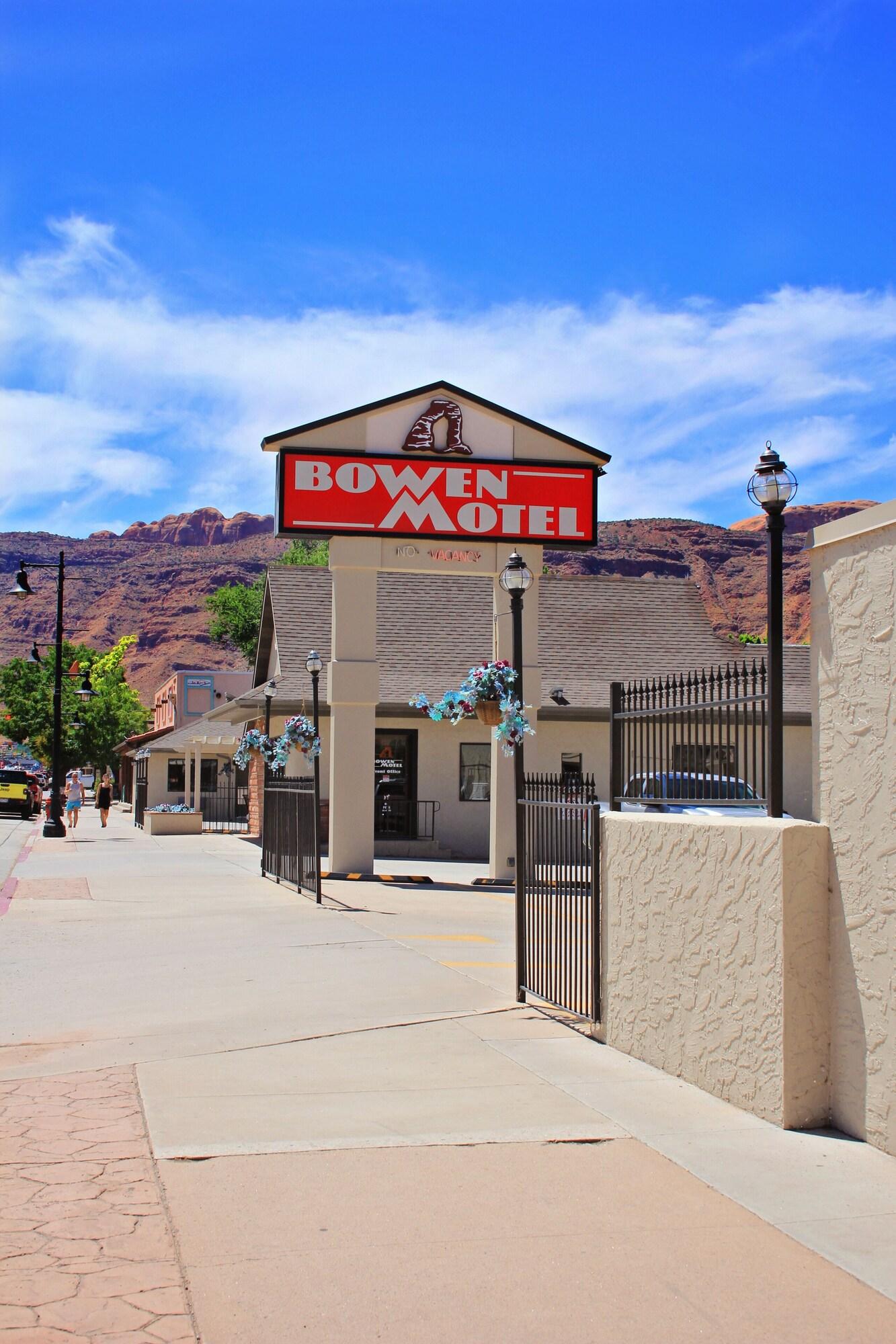 Vista Exterior Bowen Motel