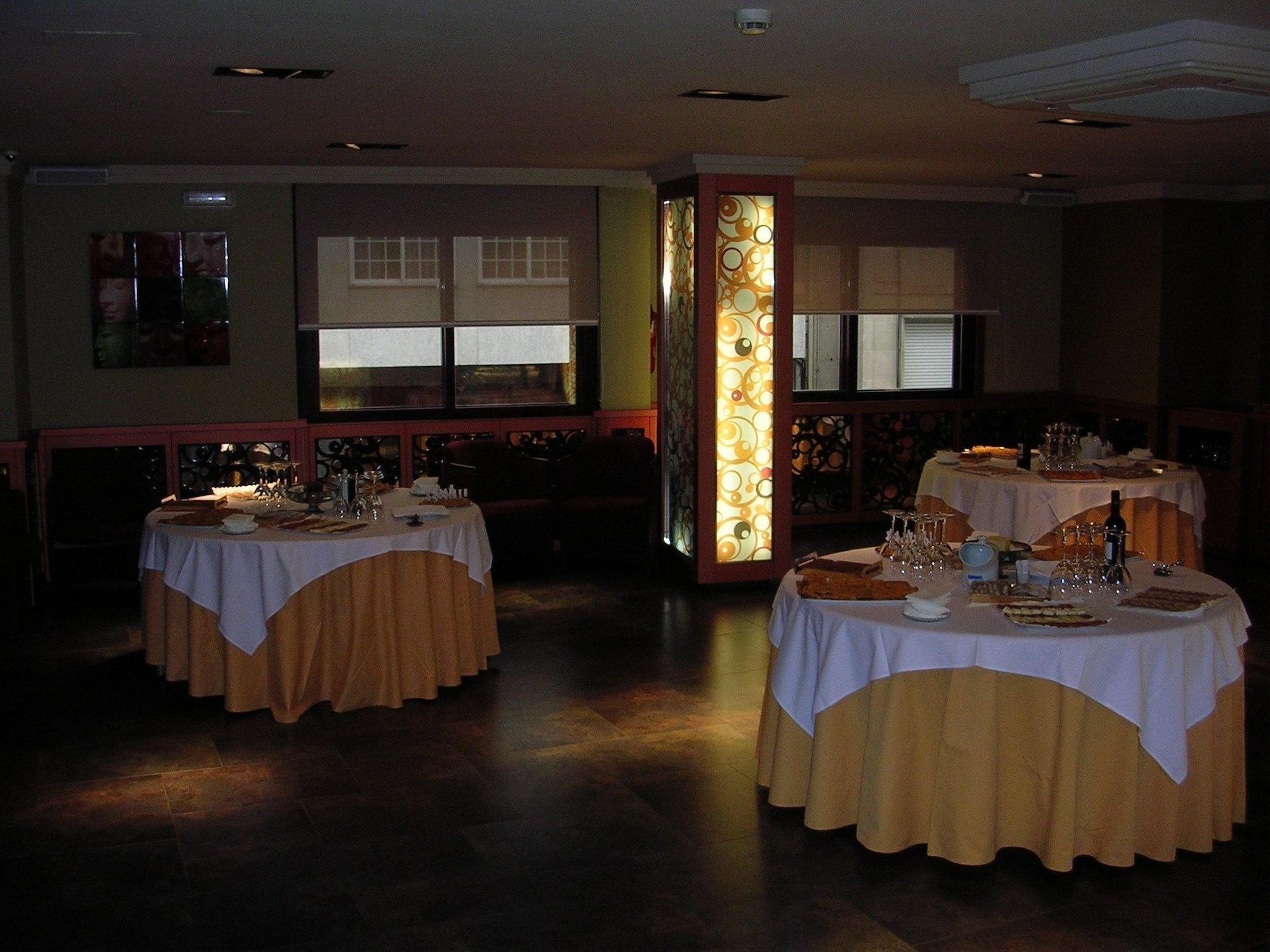 Bar/Salón Hotel Francisco II