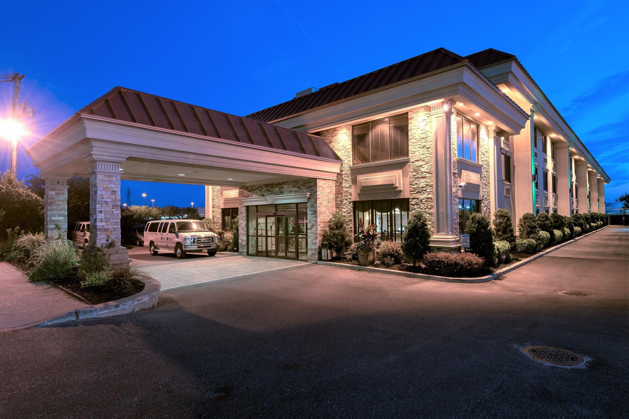 Varios Five Towns Inn - JFK Airport