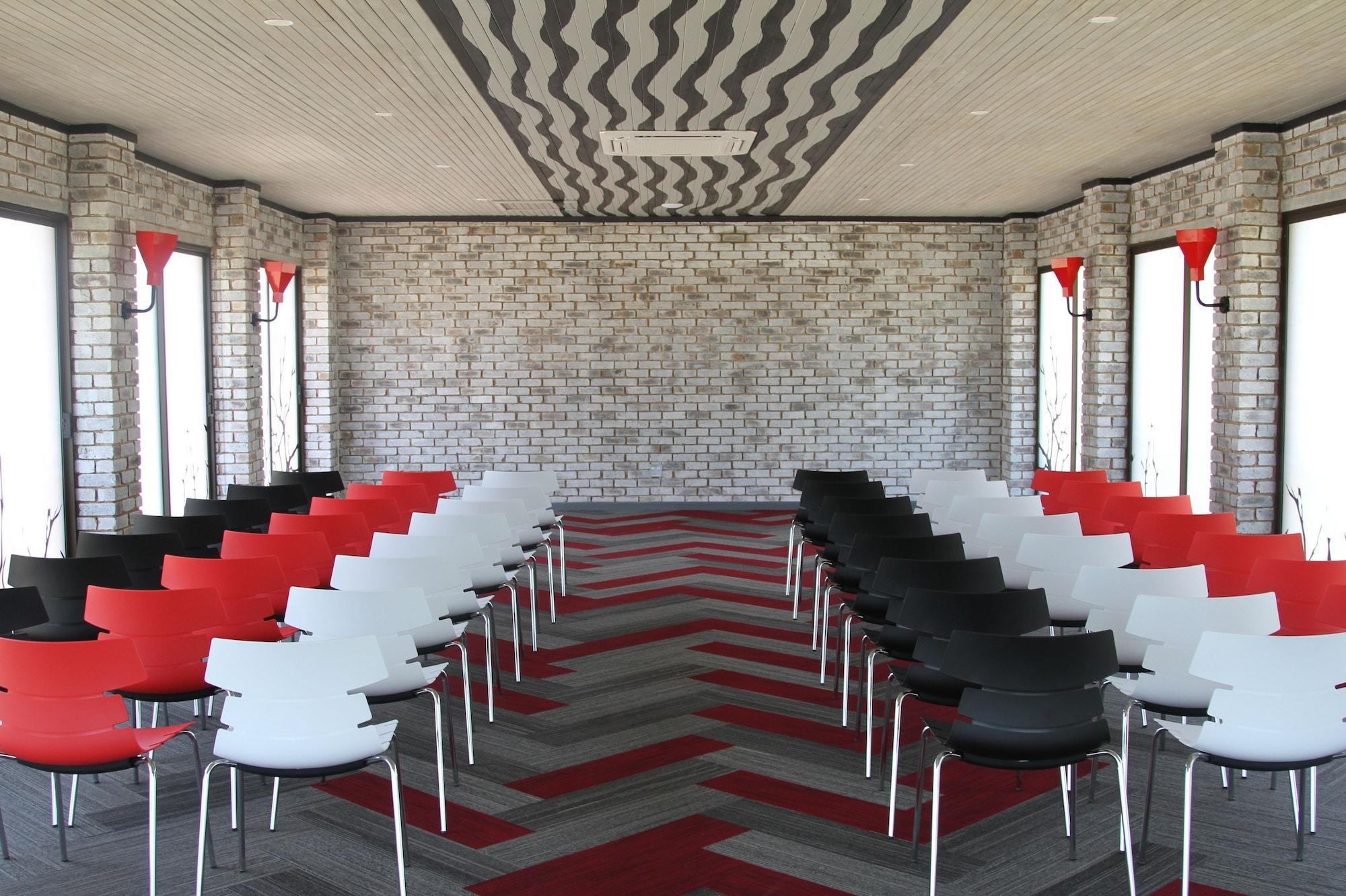 Sala de Reuniones 26 Degrees South Bush Boho Hotel