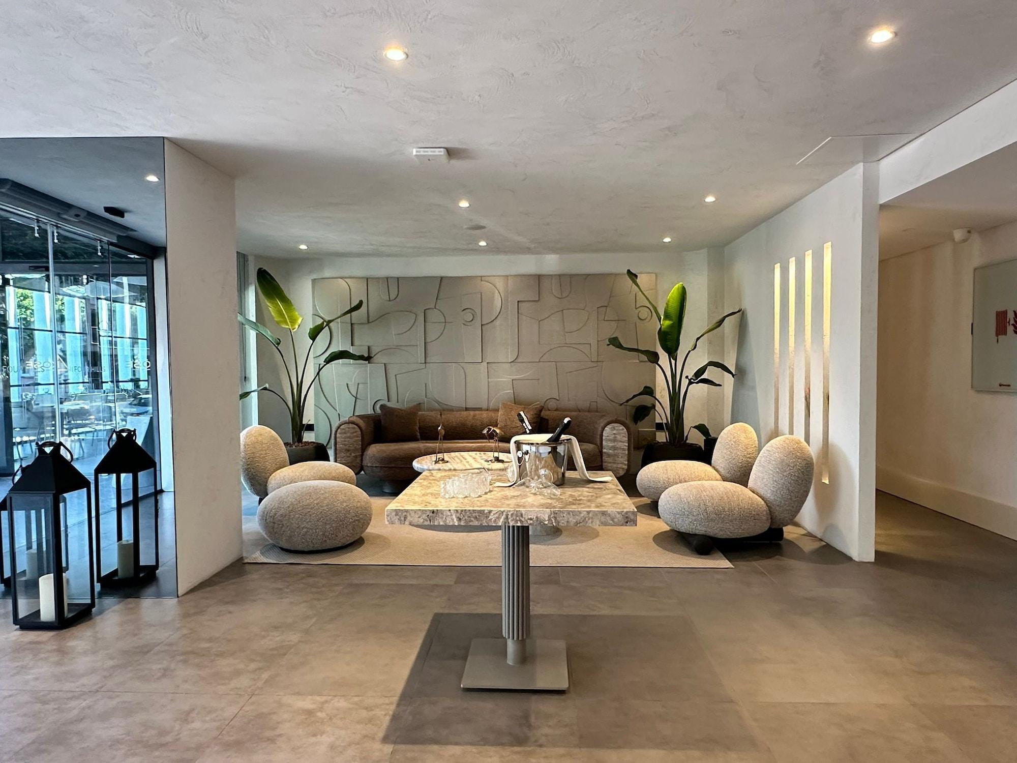 Vista Lobby FOUR HILLS HOTEL