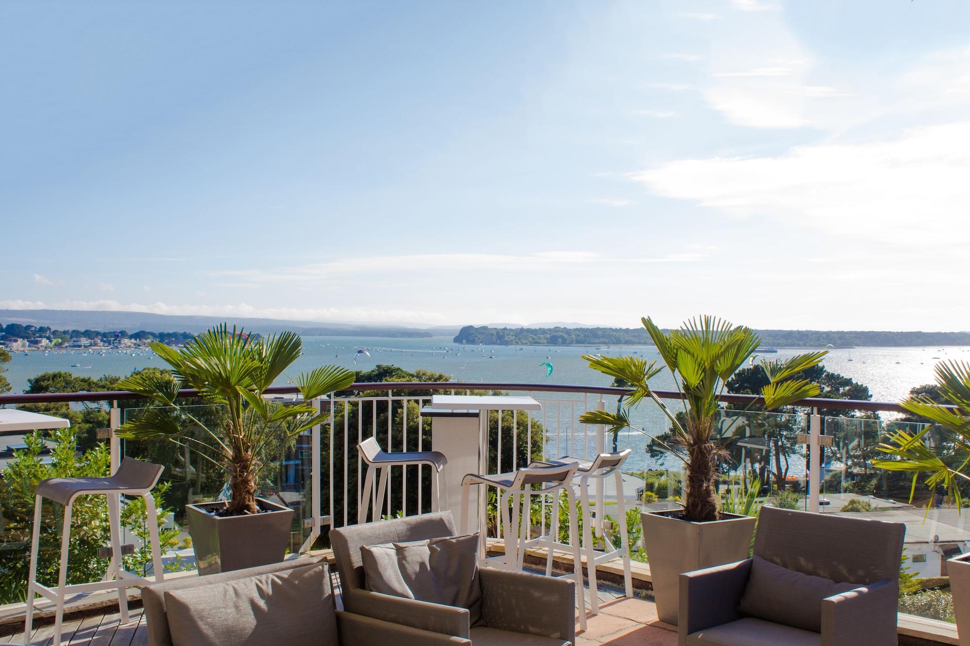 Varios Harbour Heights Hotel
