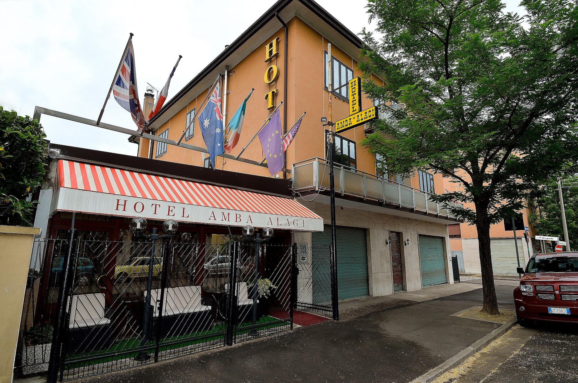 Vista Exterior Hotel Amba Alagi