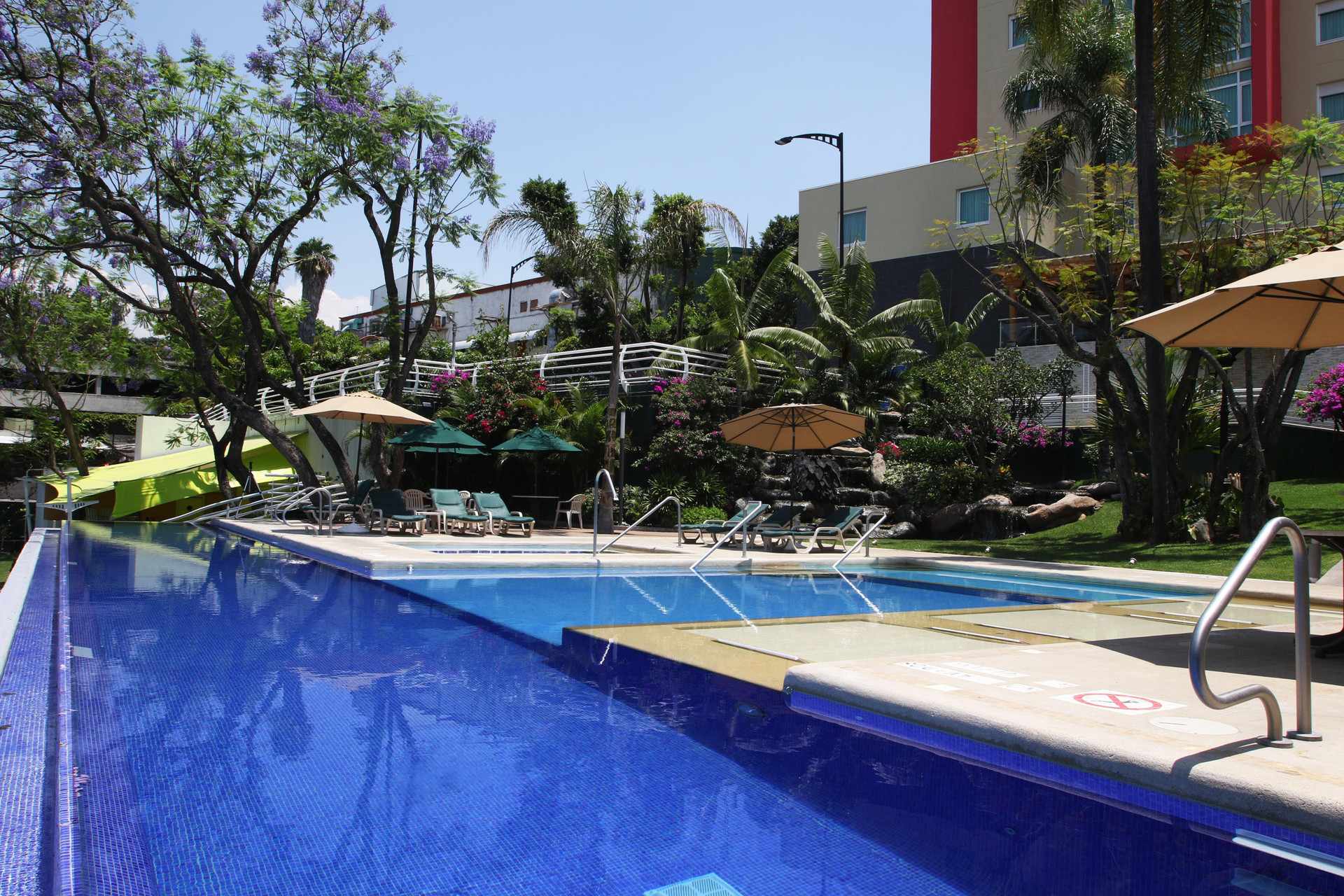 Vista Piscina Holiday Inn Express Hotel & Suites Cuernavaca by IHG