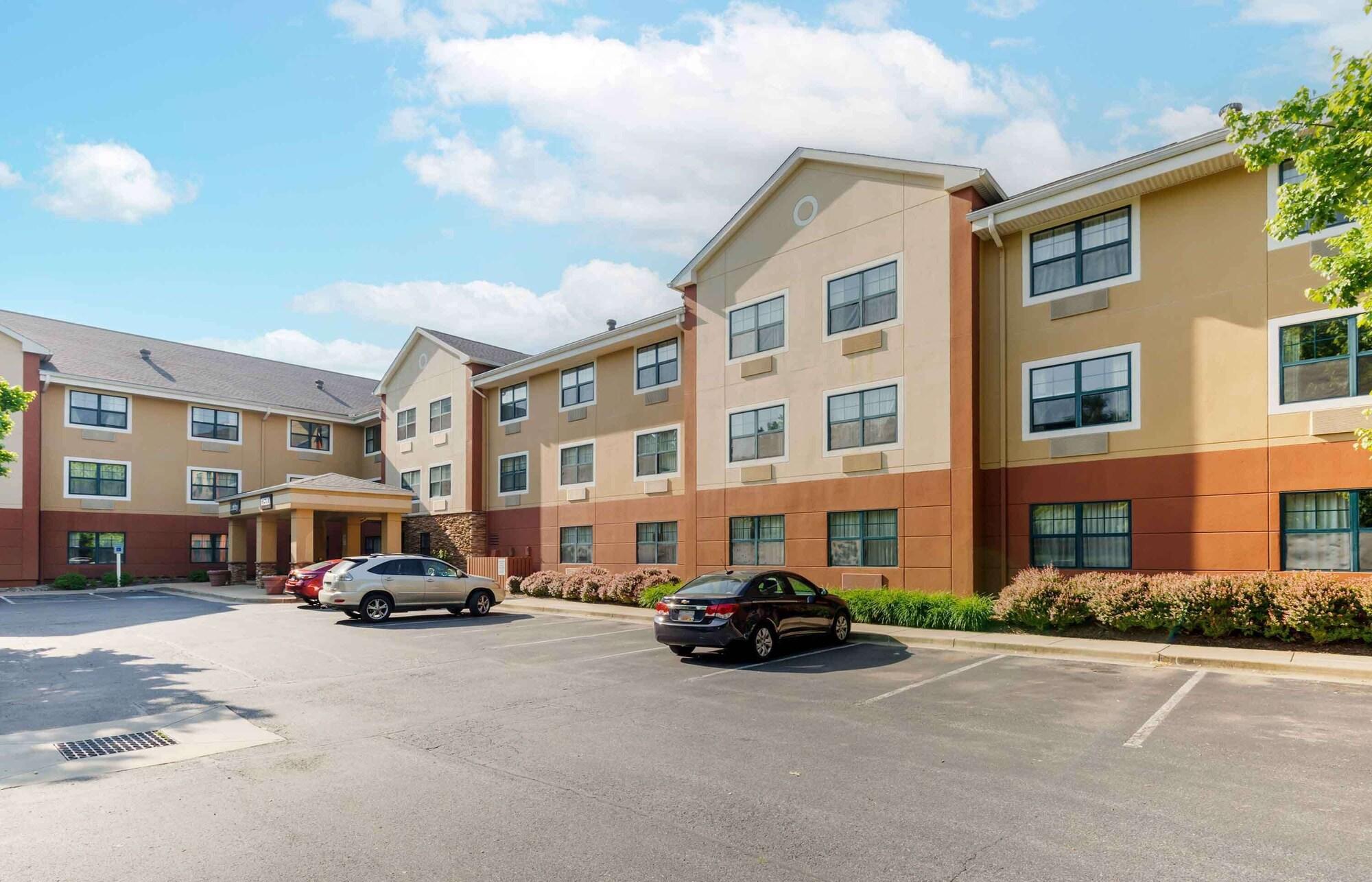 Vista Exterior Extended Stay America Suites Washington DC Germantown Milest