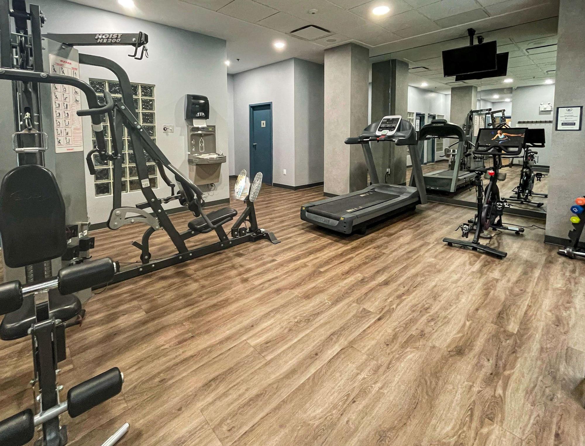 Gimnasio Alpenglow Lodge by MountainView