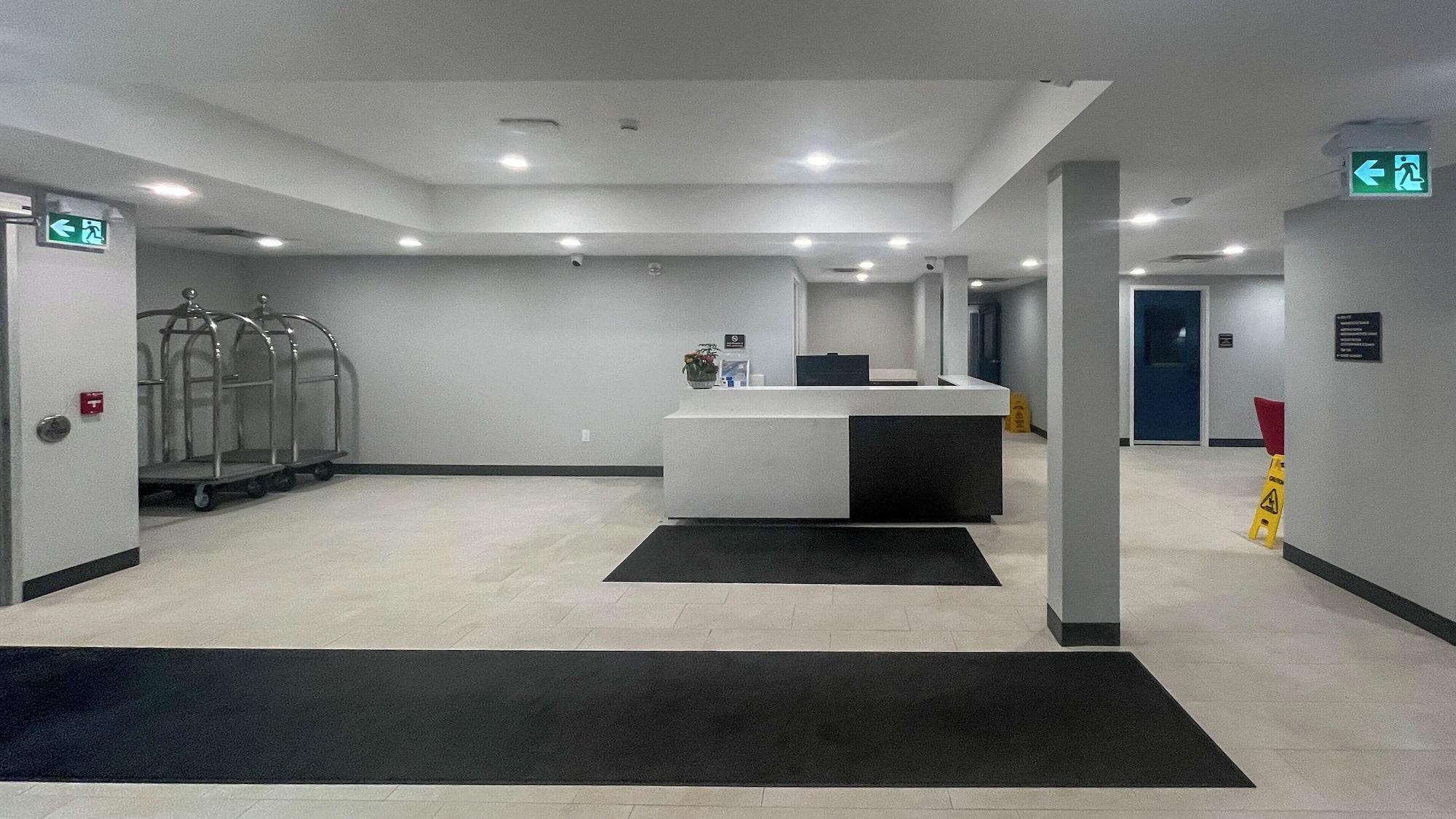 Vista Lobby Studio 6 – Fort Frances, On