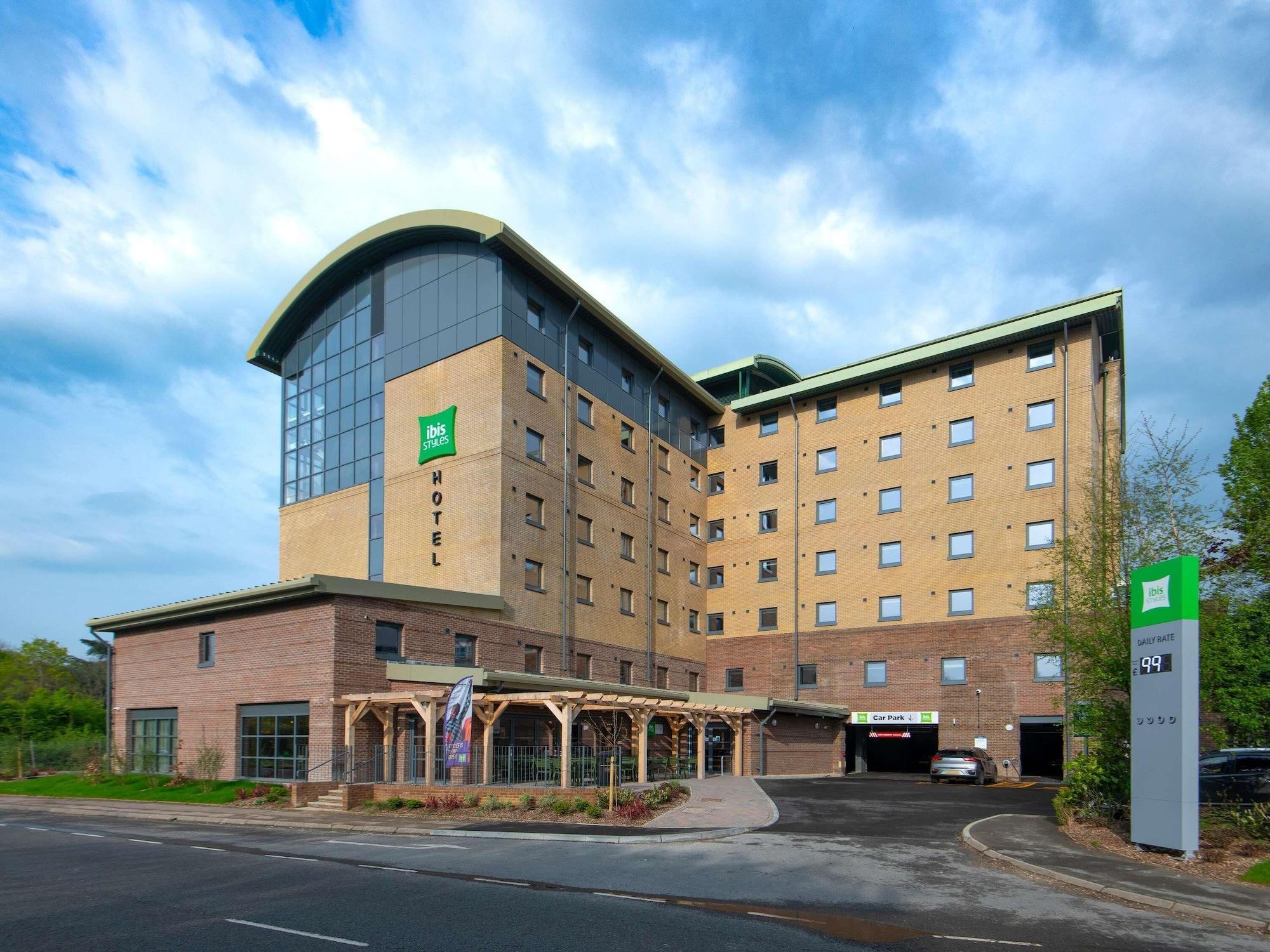 Vista Exterior Ibis Styles London Gatwick Airport