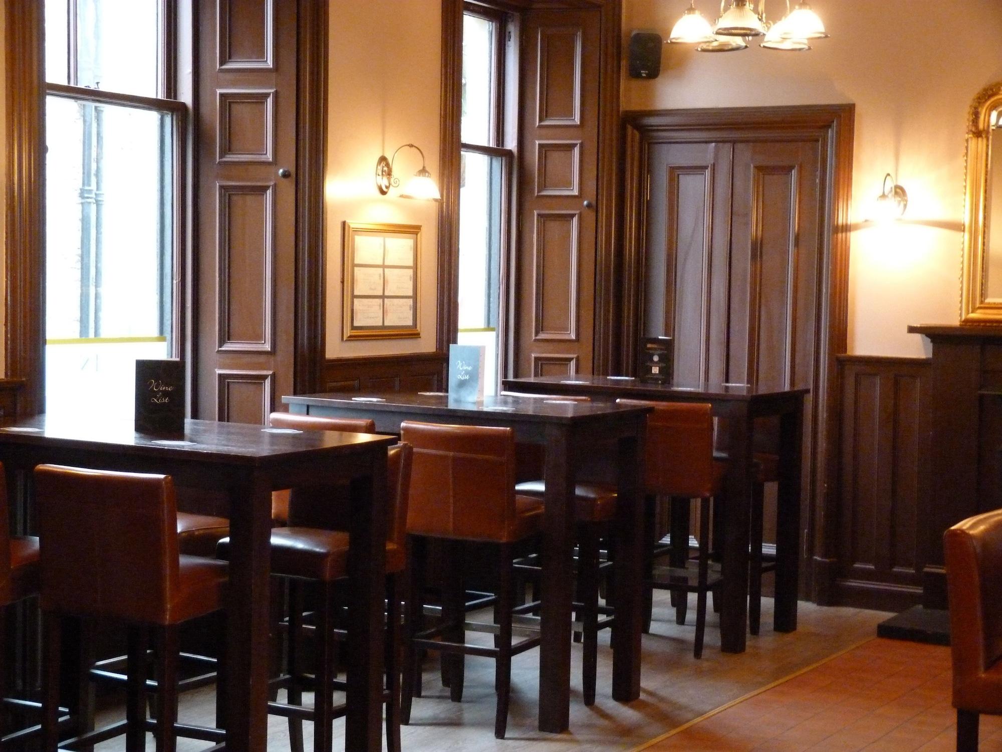 Bar/Salón The Bank