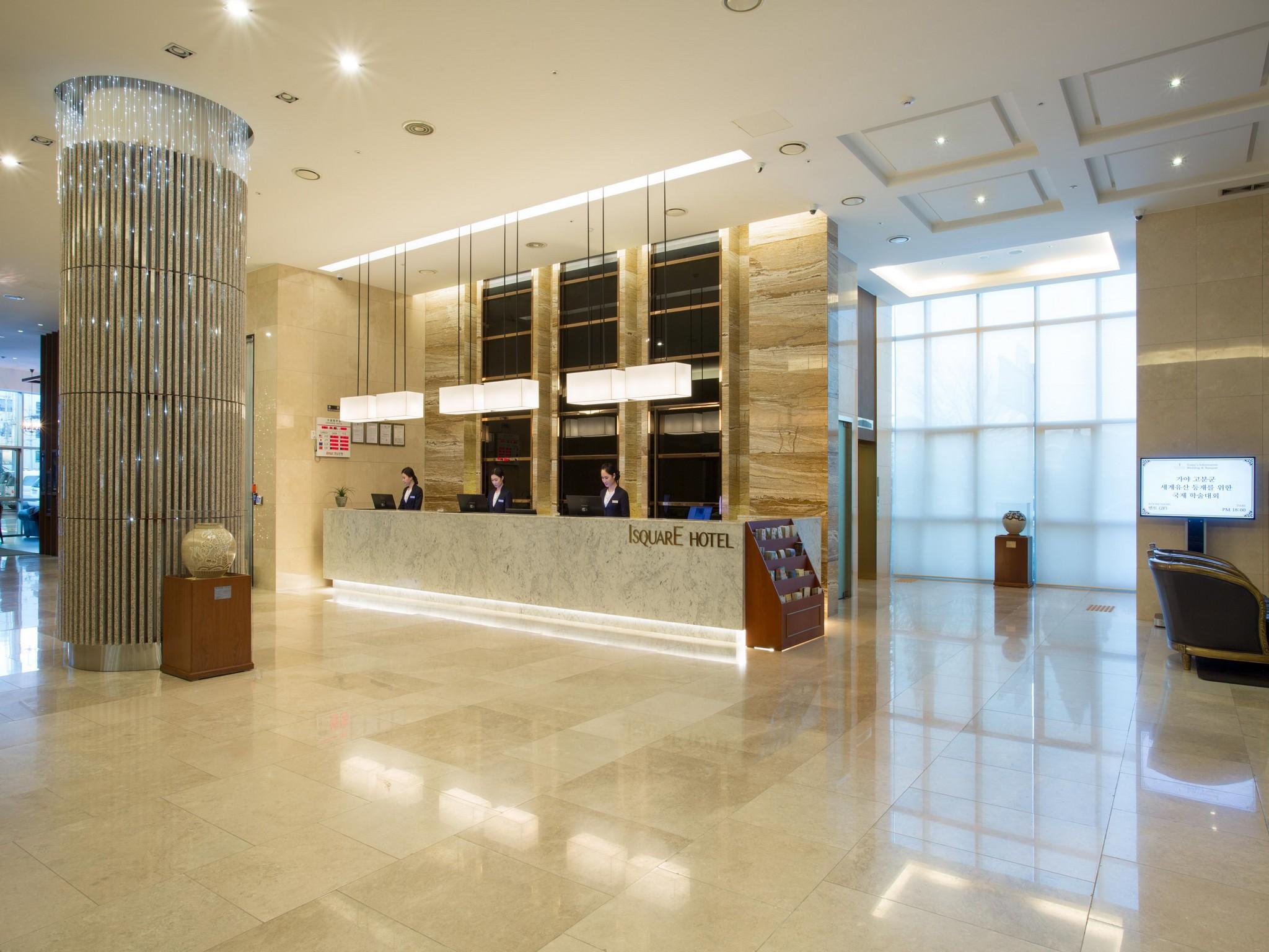 Vista Lobby Isquare Hotel