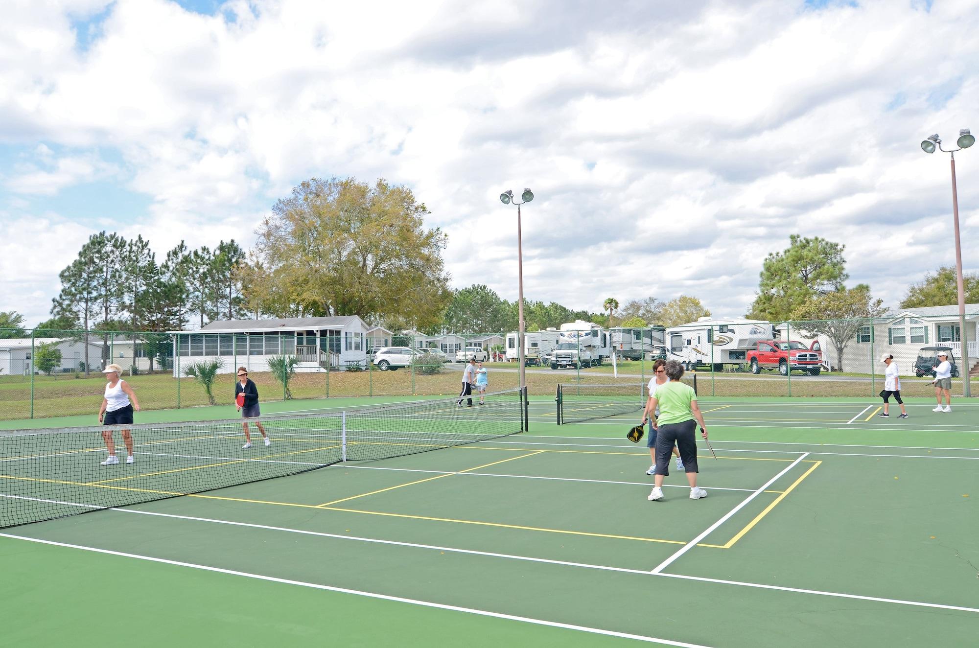 Instalaciones Recreativas Lake Magic RV Resort