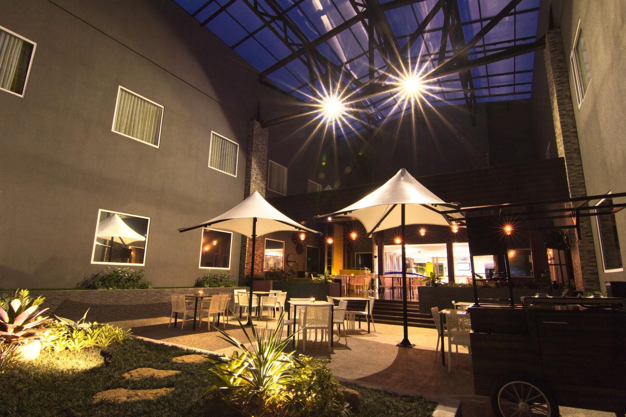 Bar/Salón Bonnet Hotel