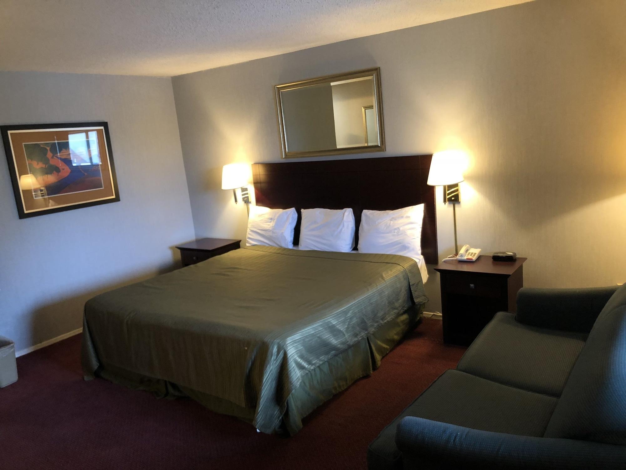 Varios Latham Inn