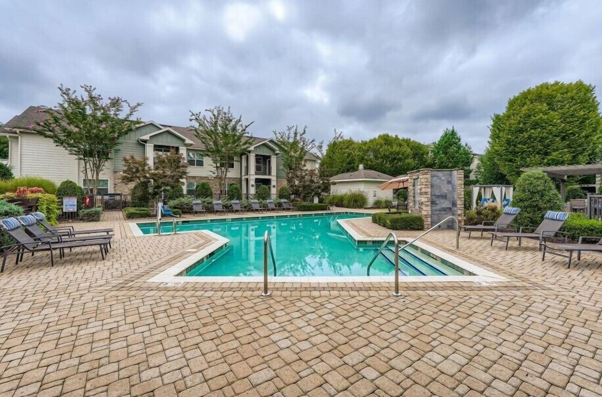 Varios Northlake Apartments By Landing