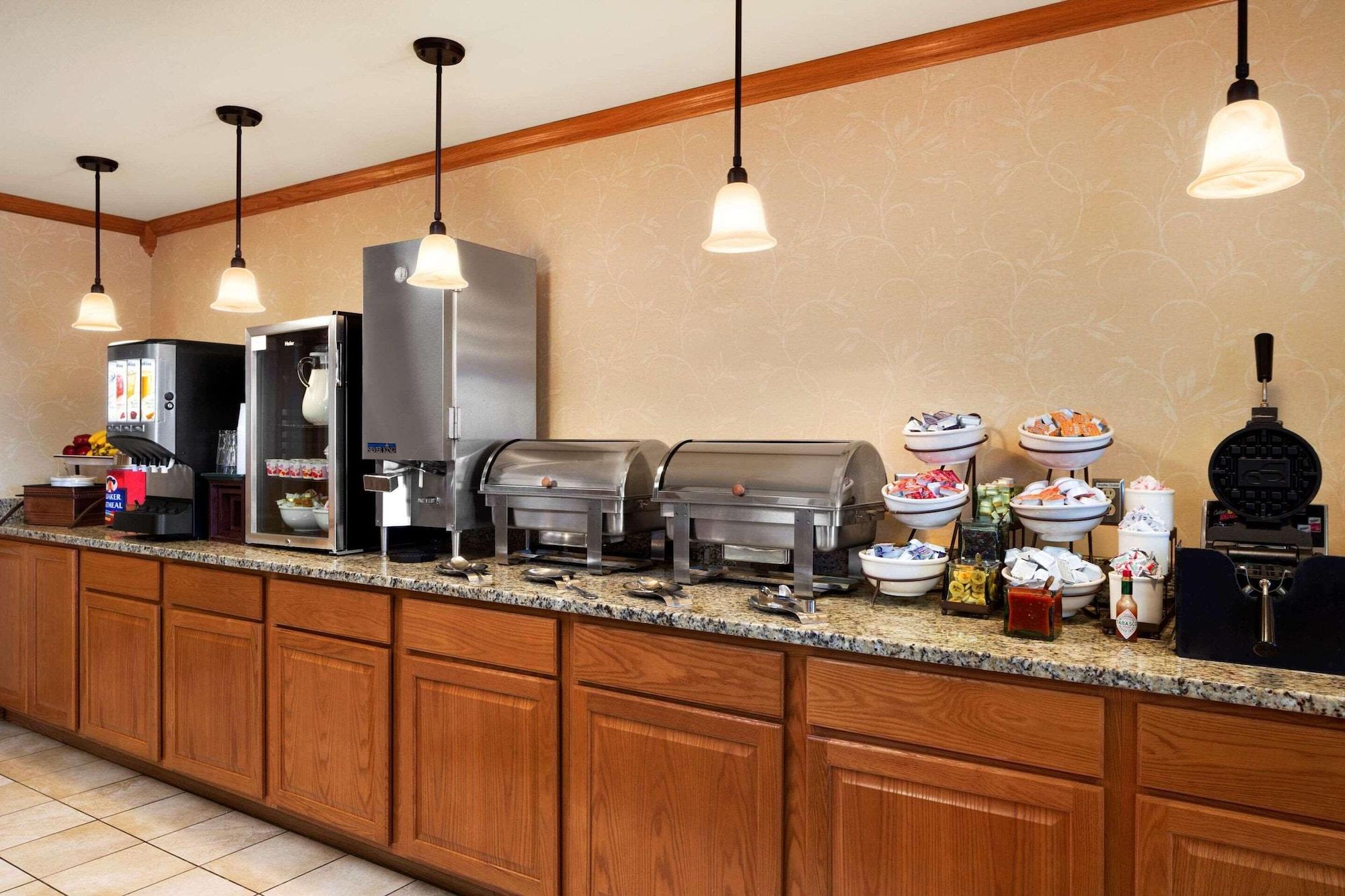 Restaurant Country Inn & Suites by Radisson Kenosha - Pleasant Prairie
