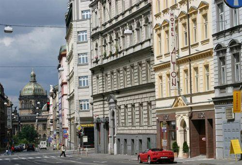 Vista da fachada Alton Hotel Prague