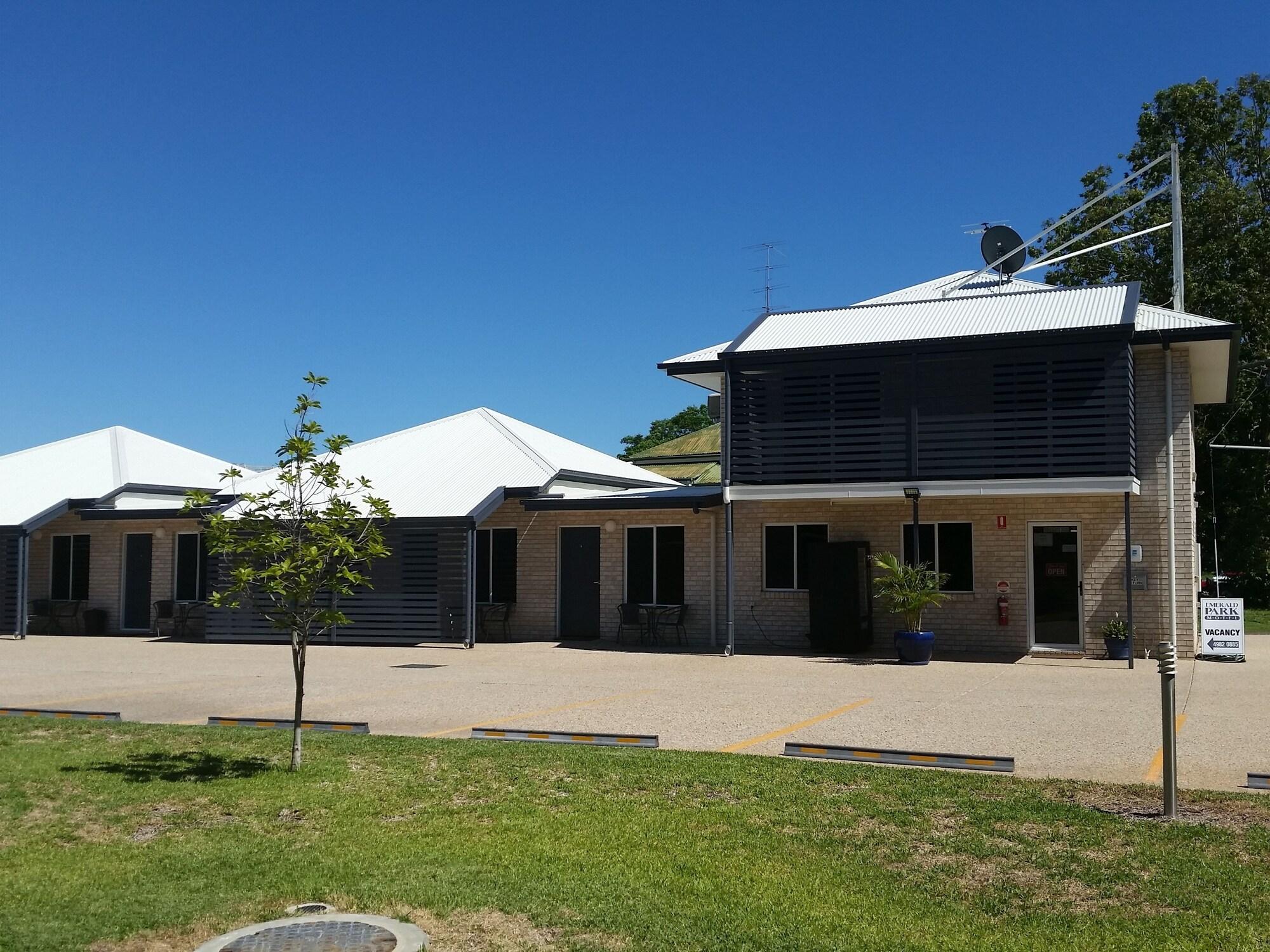 Varios Emerald Park Motel