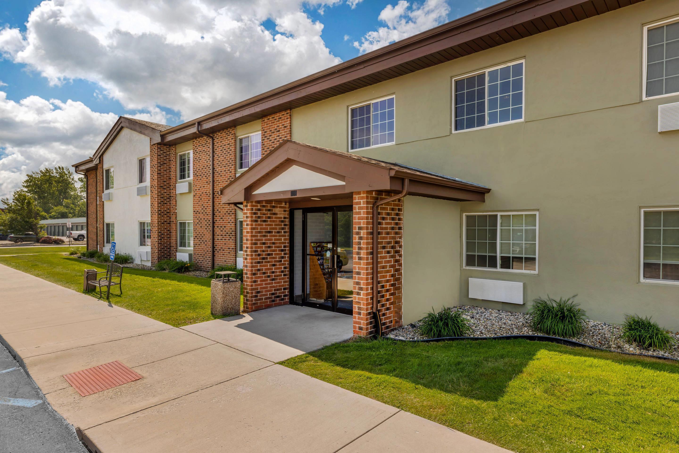 Vista Exterior Quality Inn Chesterton near Indiana Dunes National Park I-94