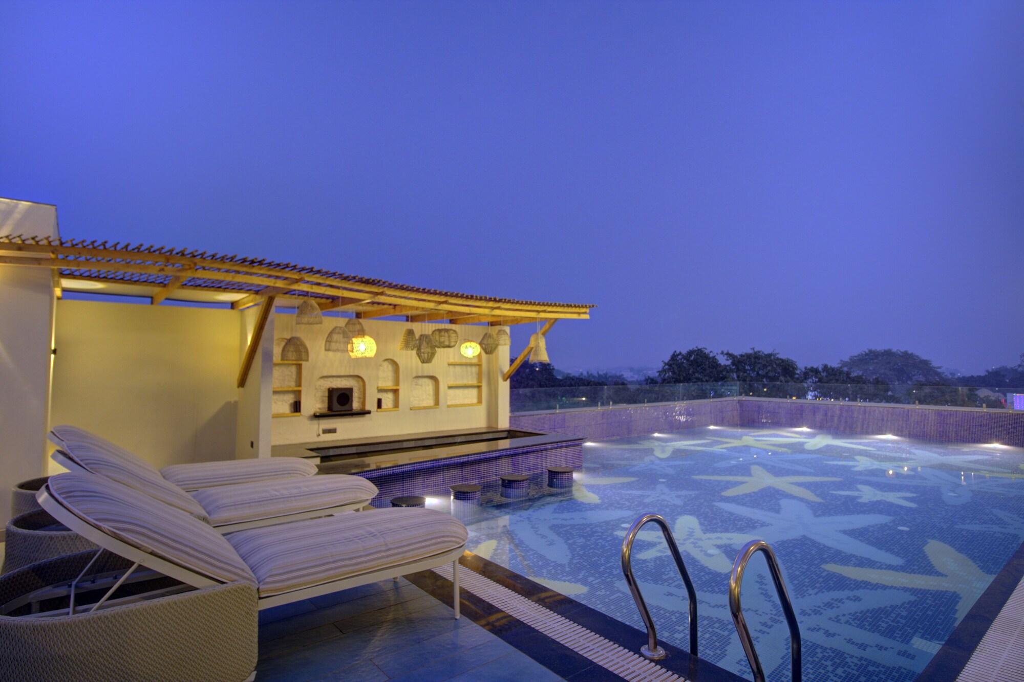 Vista Piscina Cygnett Collection KK Hotel