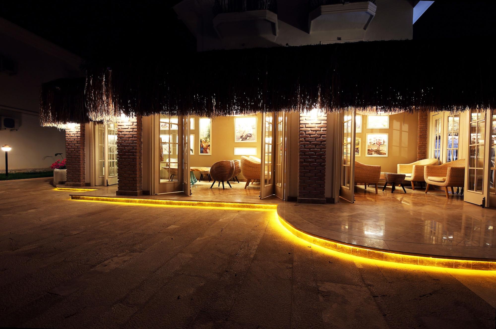 Vista Lobby The PINEHILL Hotel & Suites
