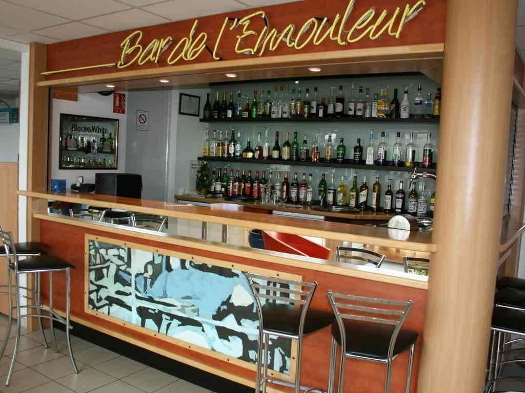 Bar/Salón ibis budget Thiers