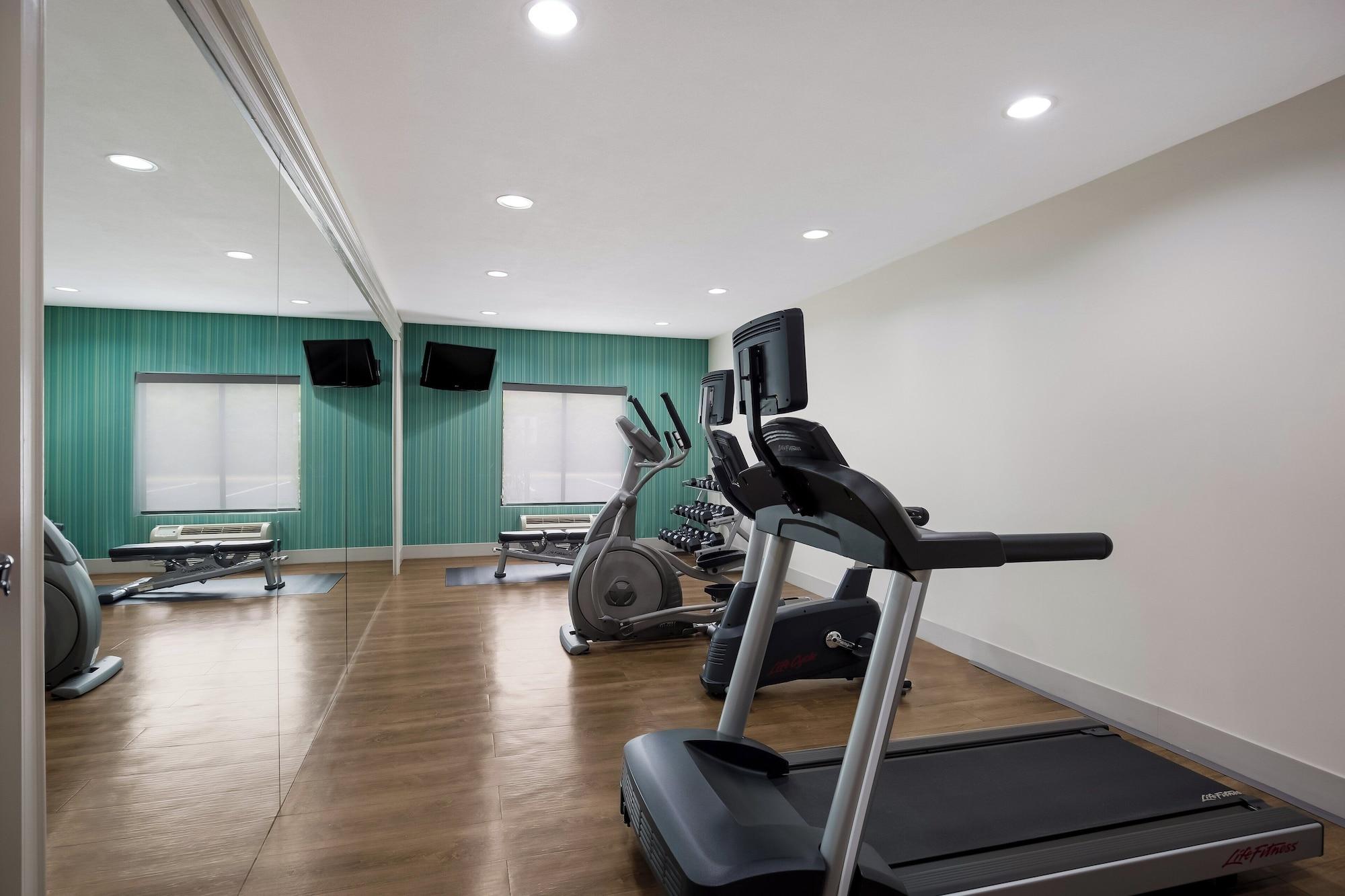 Gimnasio Holiday Inn Express and Suites Newton by IHG