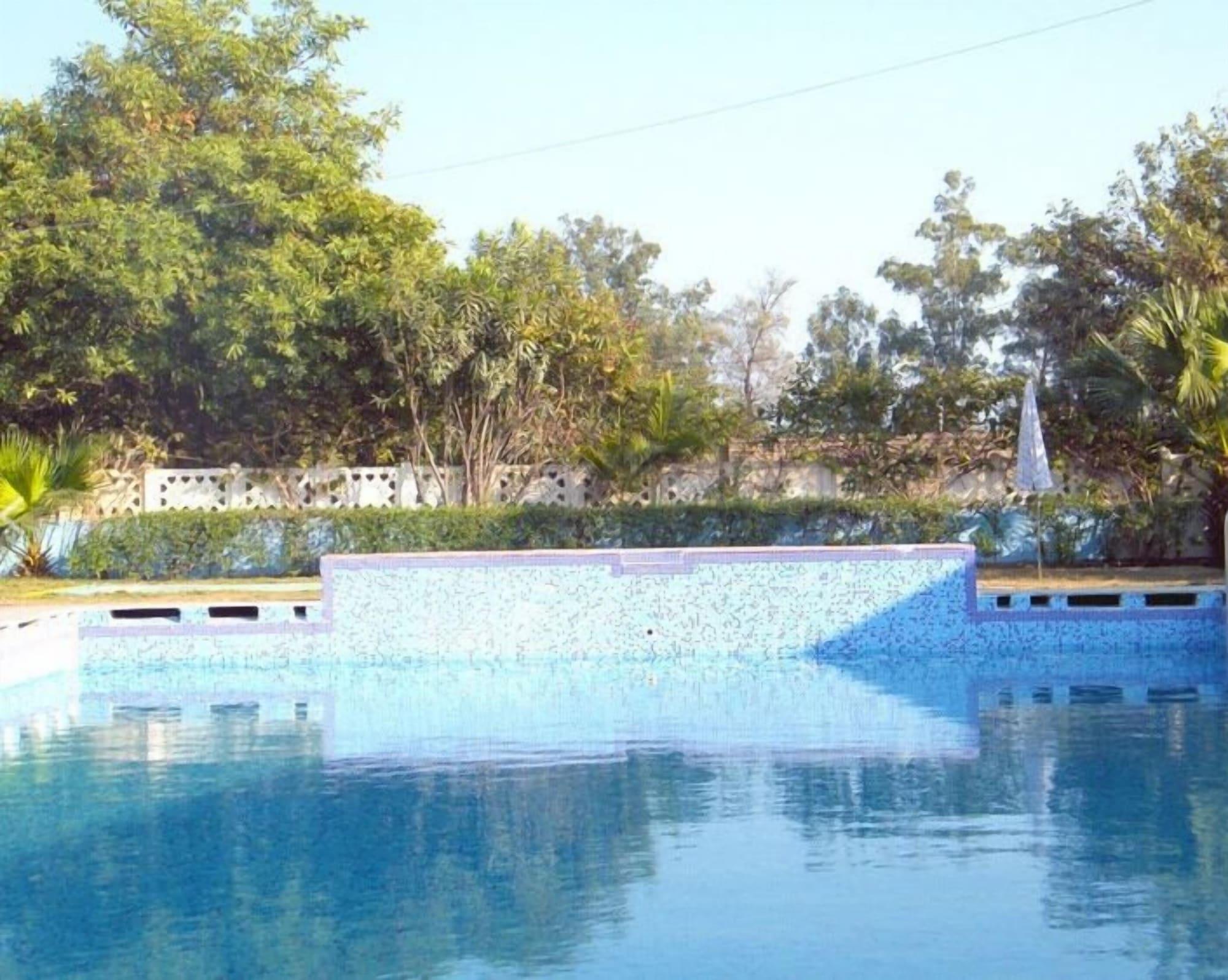 Vista Piscina The New Swaraj Resort