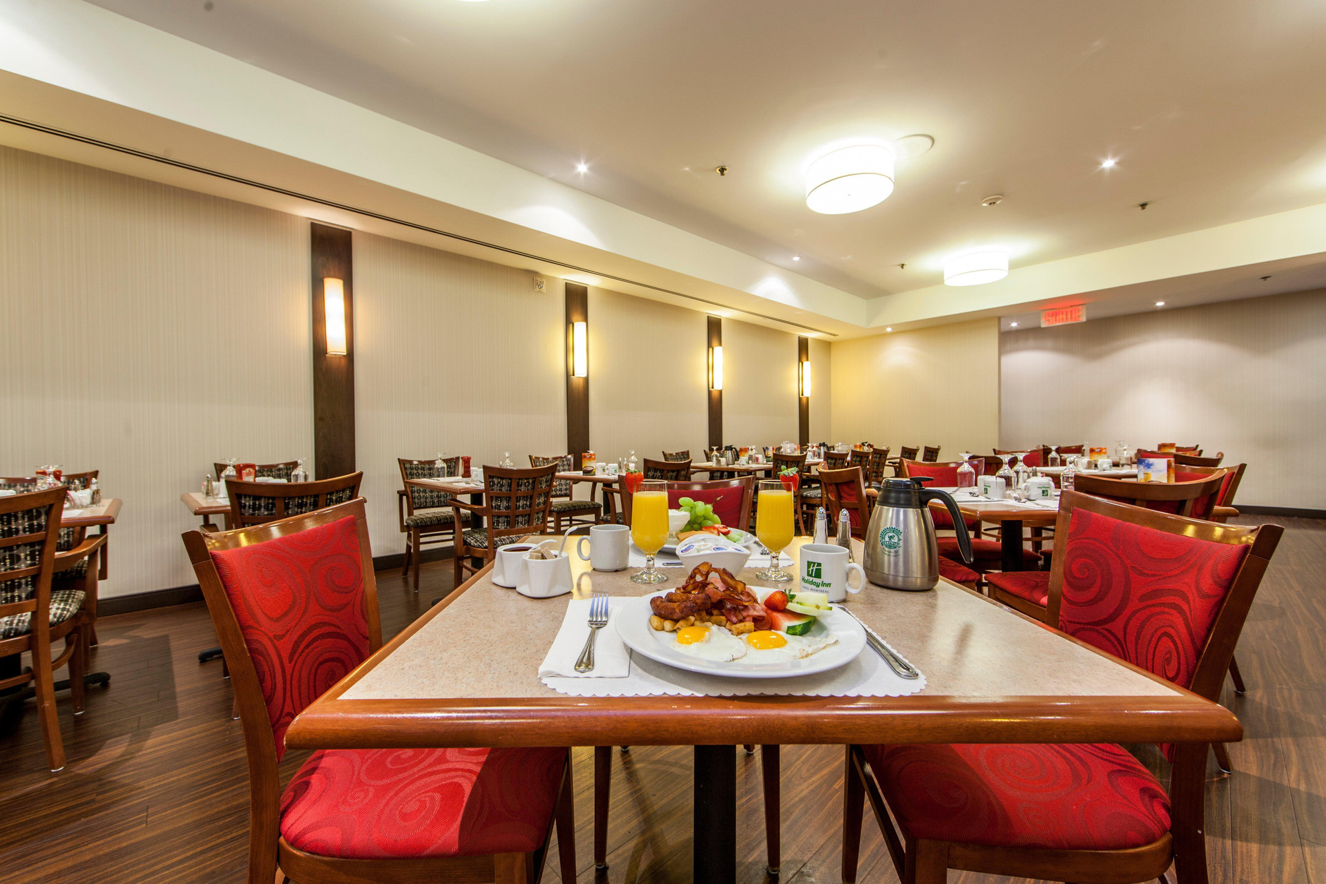 Restaurant Holiday Inn Laval Montreal