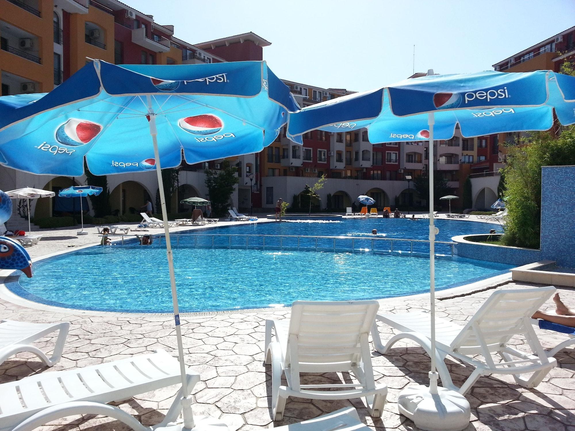 Vista Piscina Menada Ravda Apartments