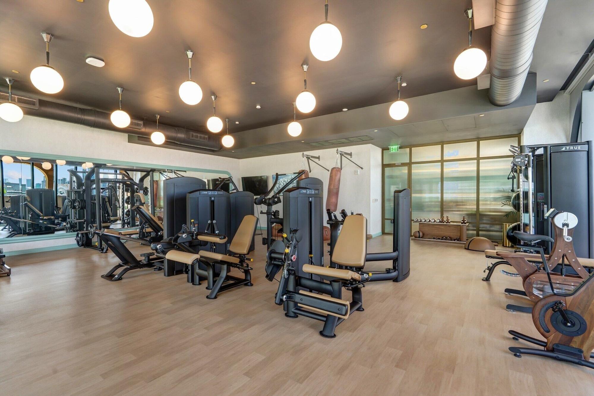 Gimnasio Luxury Miami 1BR Apt with Pool