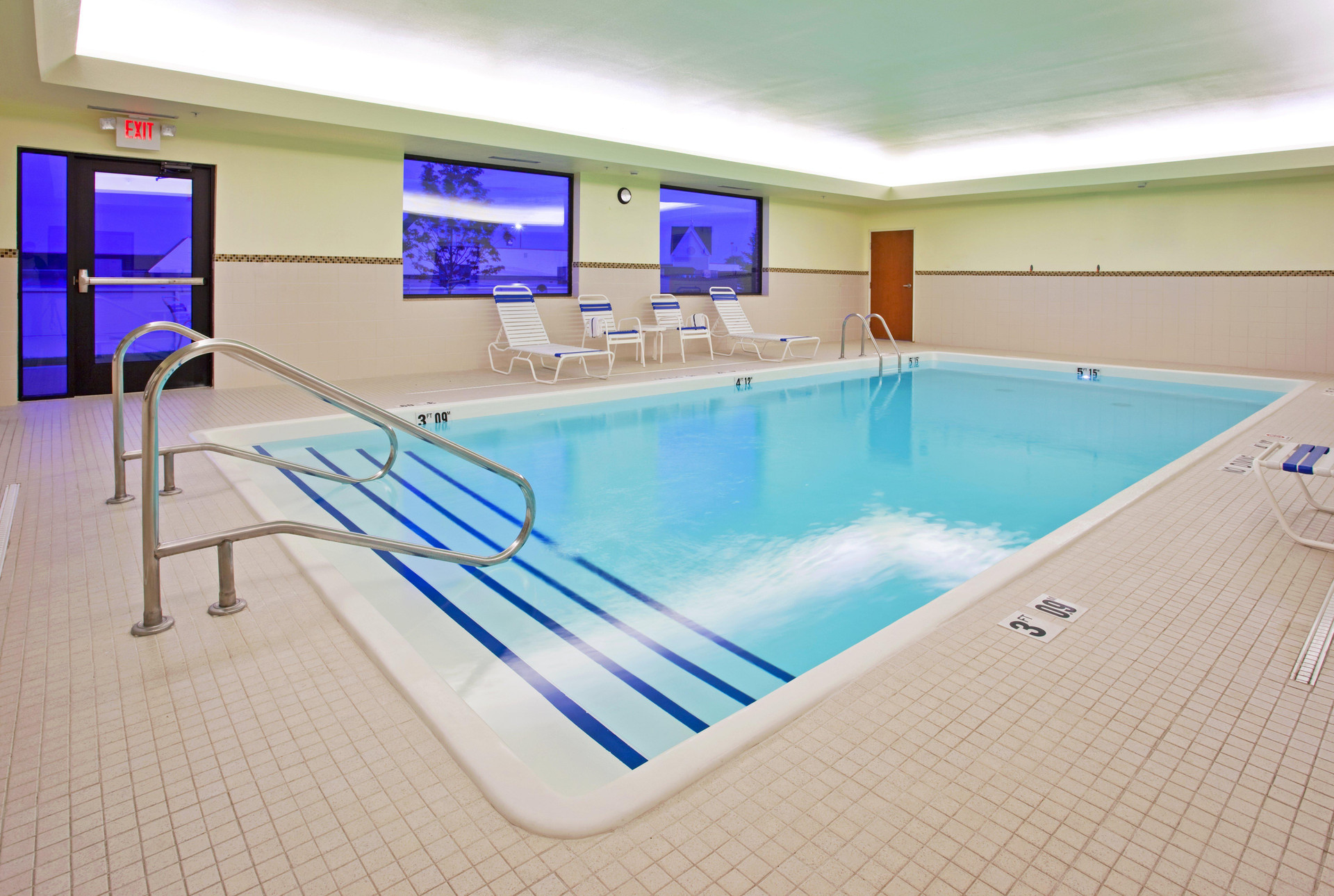 Vista Piscina Holiday Inn Express & Suites Howell by IHG