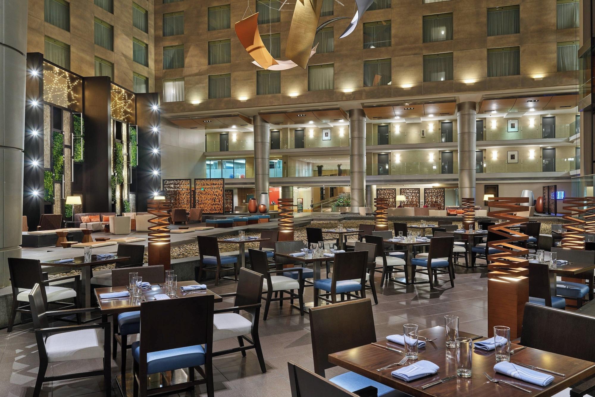 Restaurant The Westin Detroit Metropolitan Airport