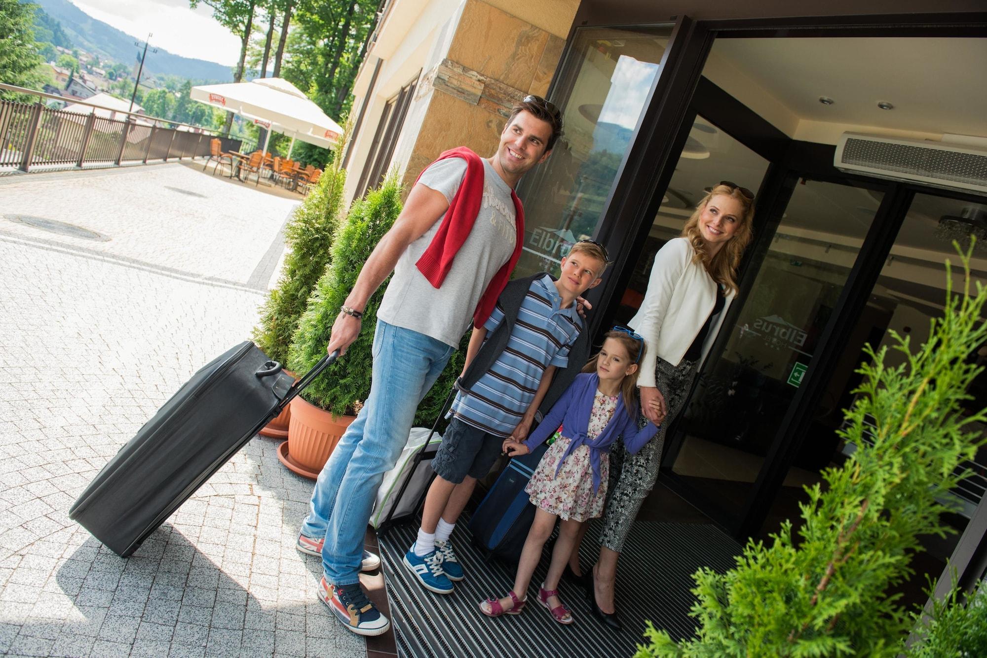 Vista Exterior Hotel Elbrus Spa & Wellness