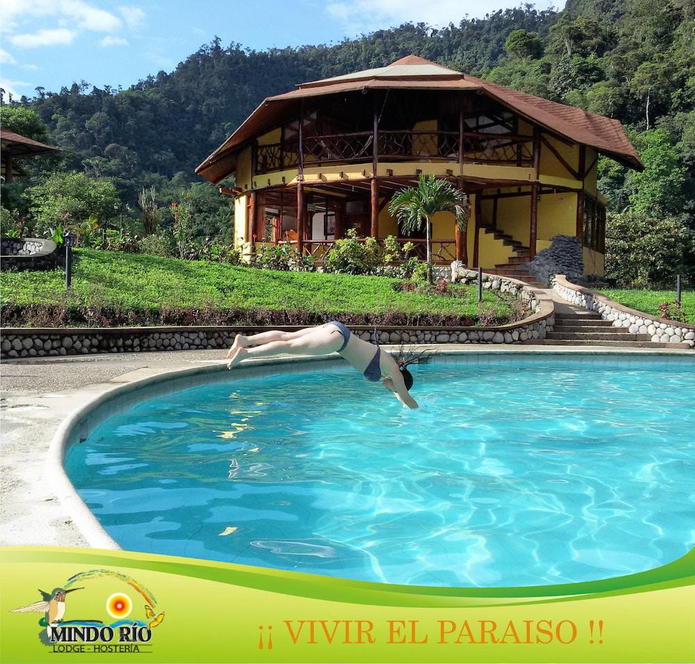 Vista Piscina Mindo Río Hostería