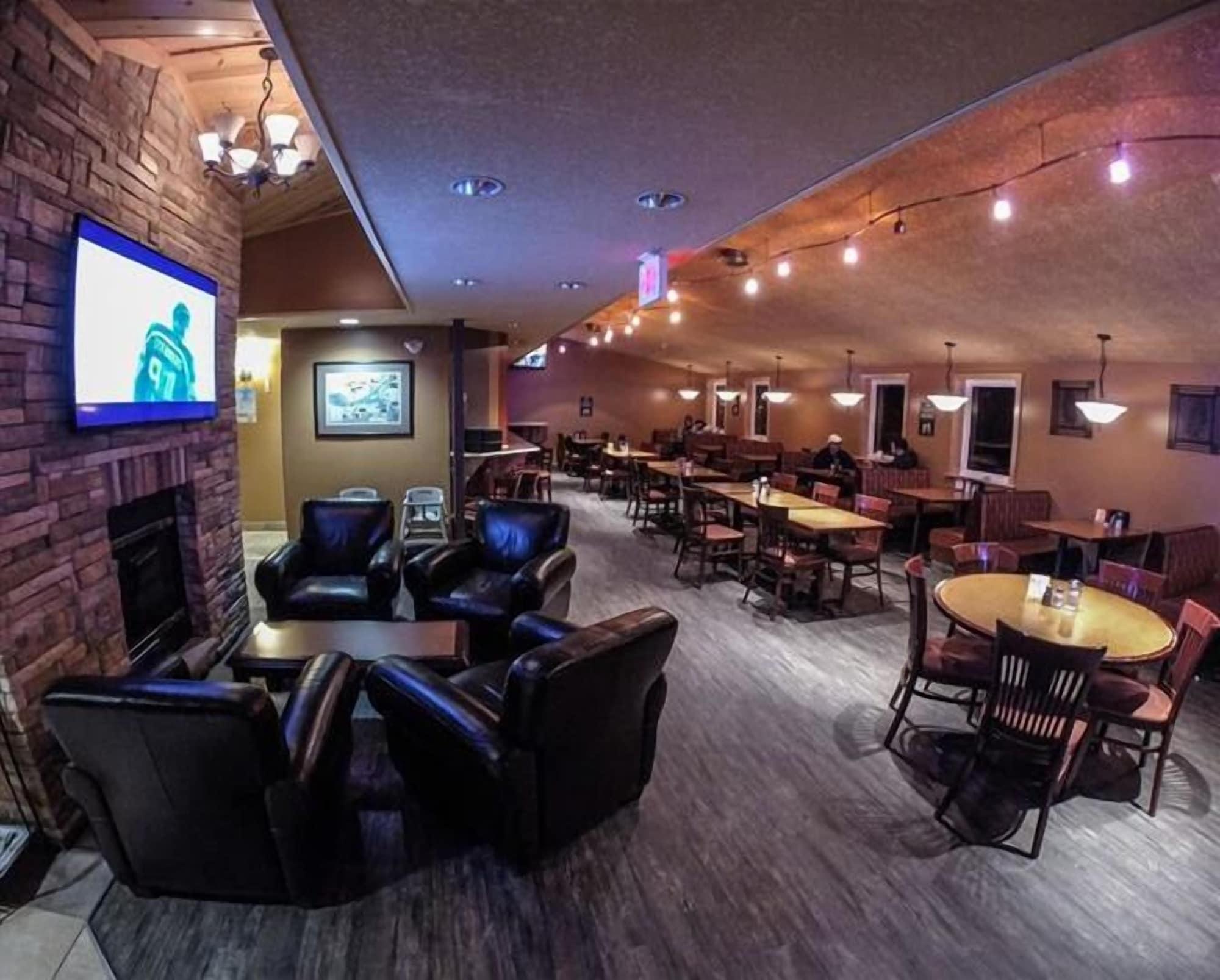 Varios Howey Bay Motel & Restaurant