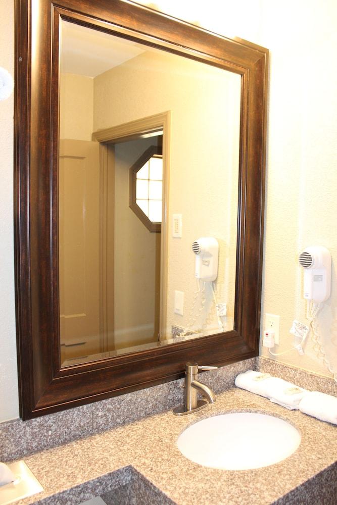 Set de Habitación Travel Inn & Suites