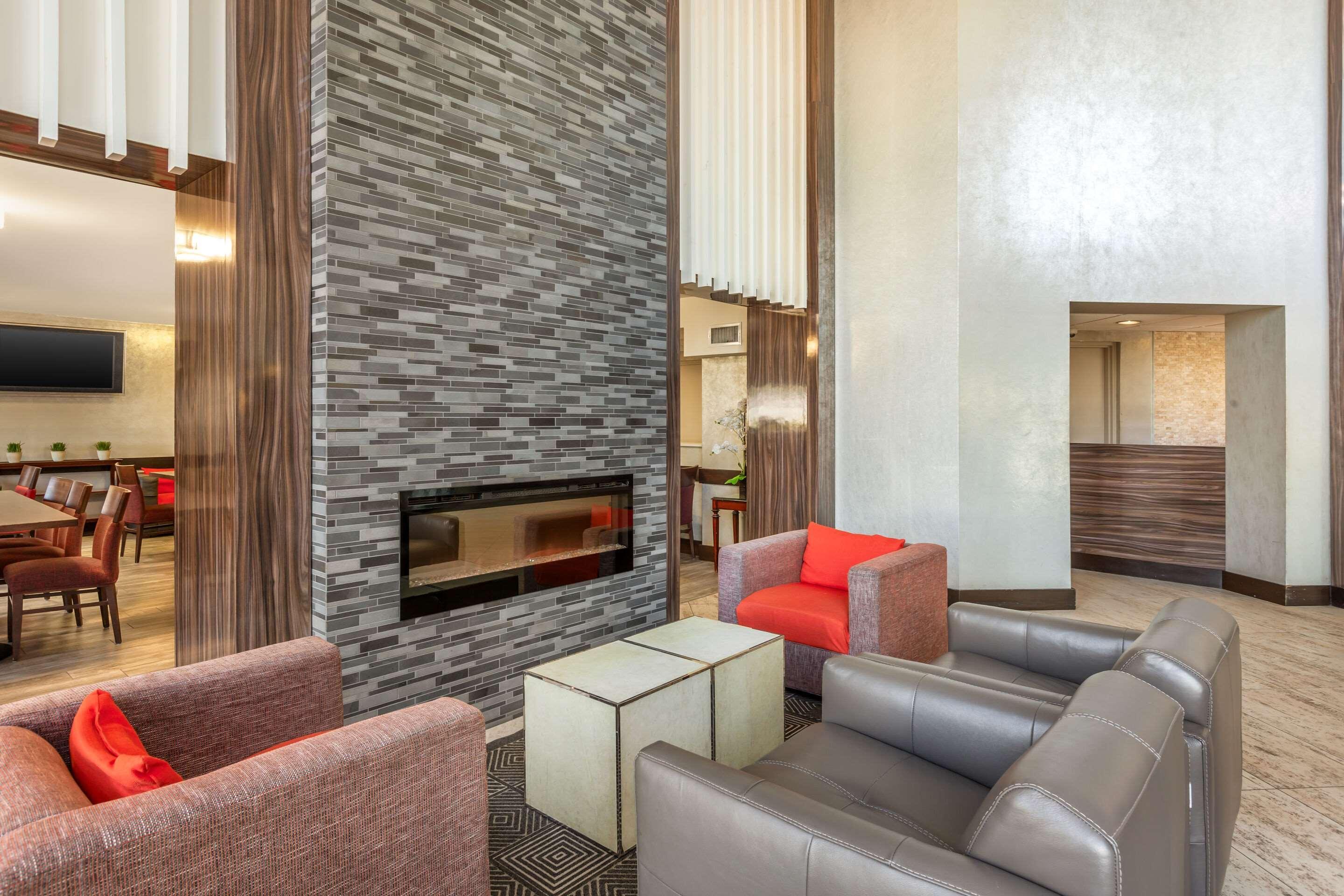 Vista Lobby Comfort Inn Burlington