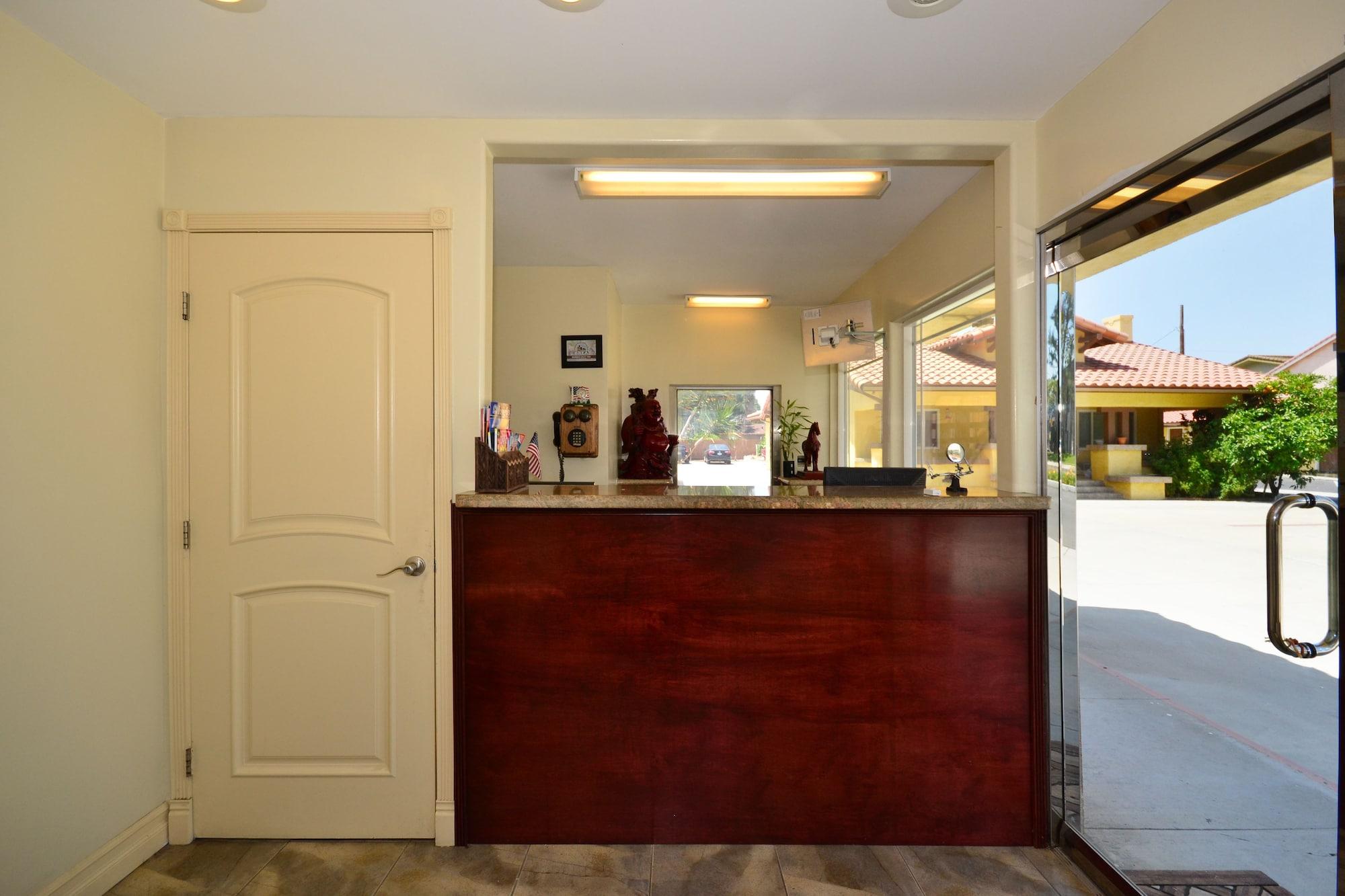 Vista Lobby Travelodge by Wyndham Brea