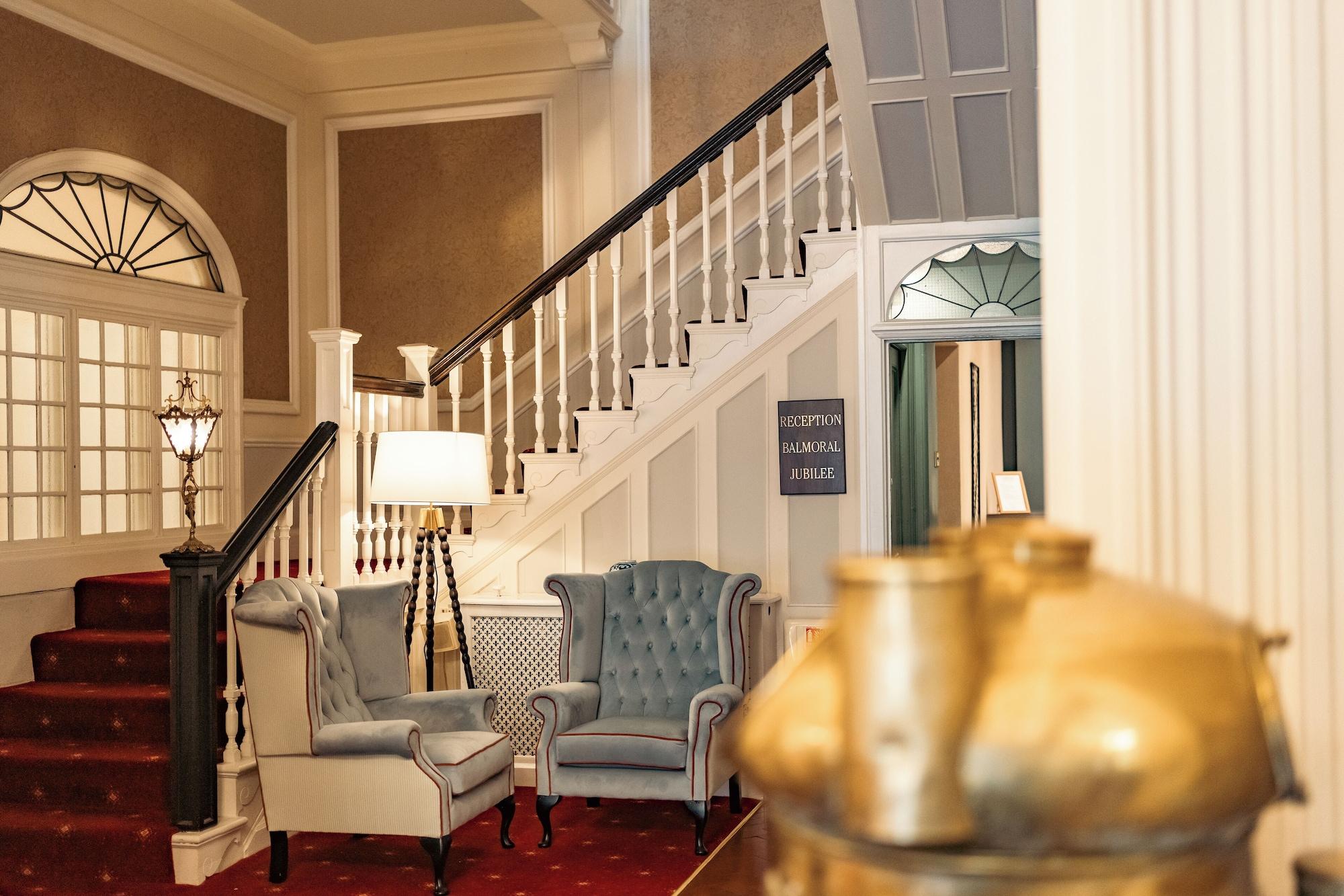 Vista Lobby Classic Lodges - Farington Lodge