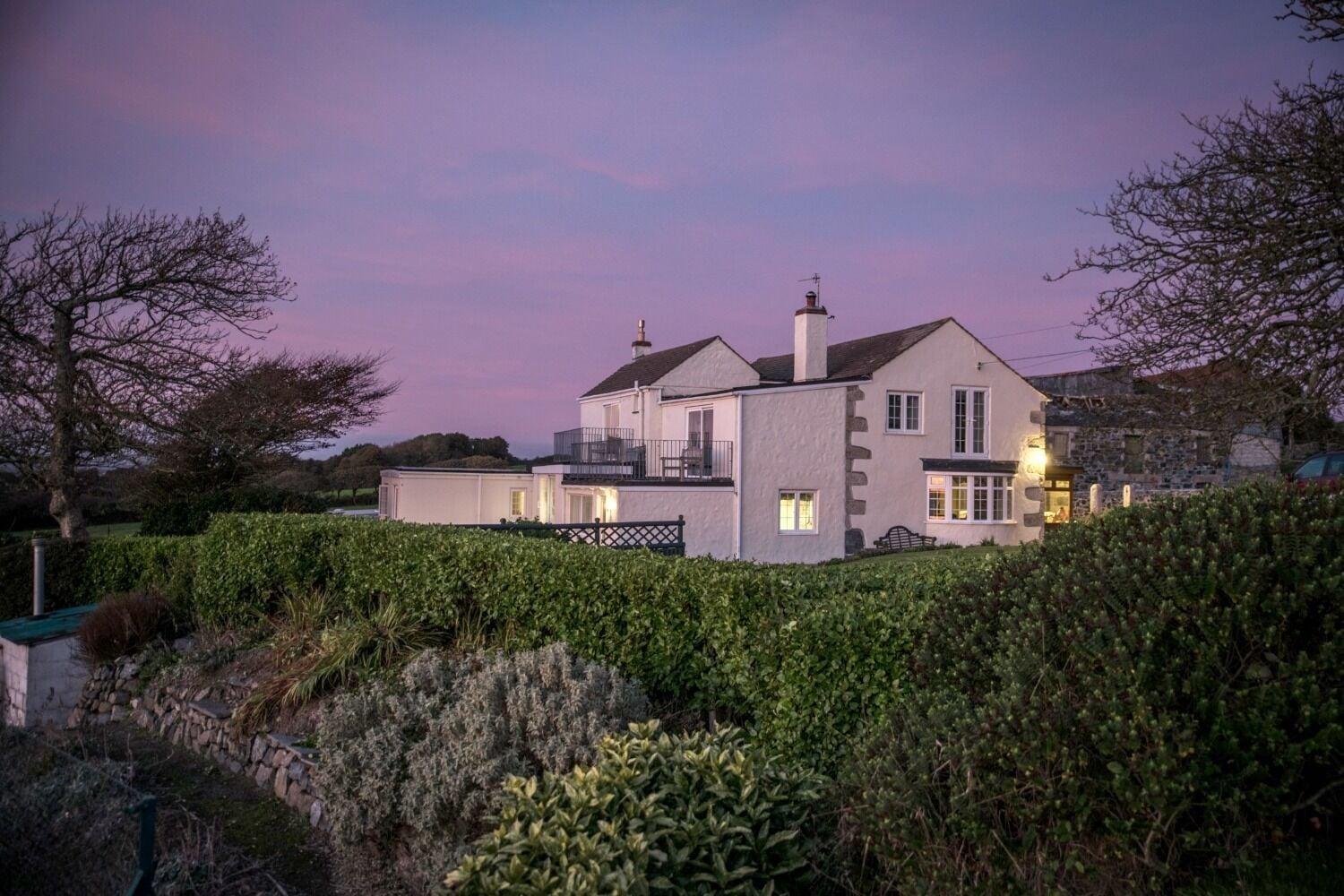 Vista Exterior Tregaddra Farmhouse B&B