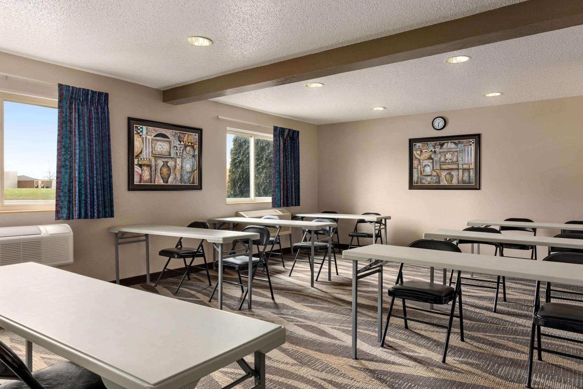Sala de Reuniones Super 8 by Wyndham Joliet I-55 N/Chicago