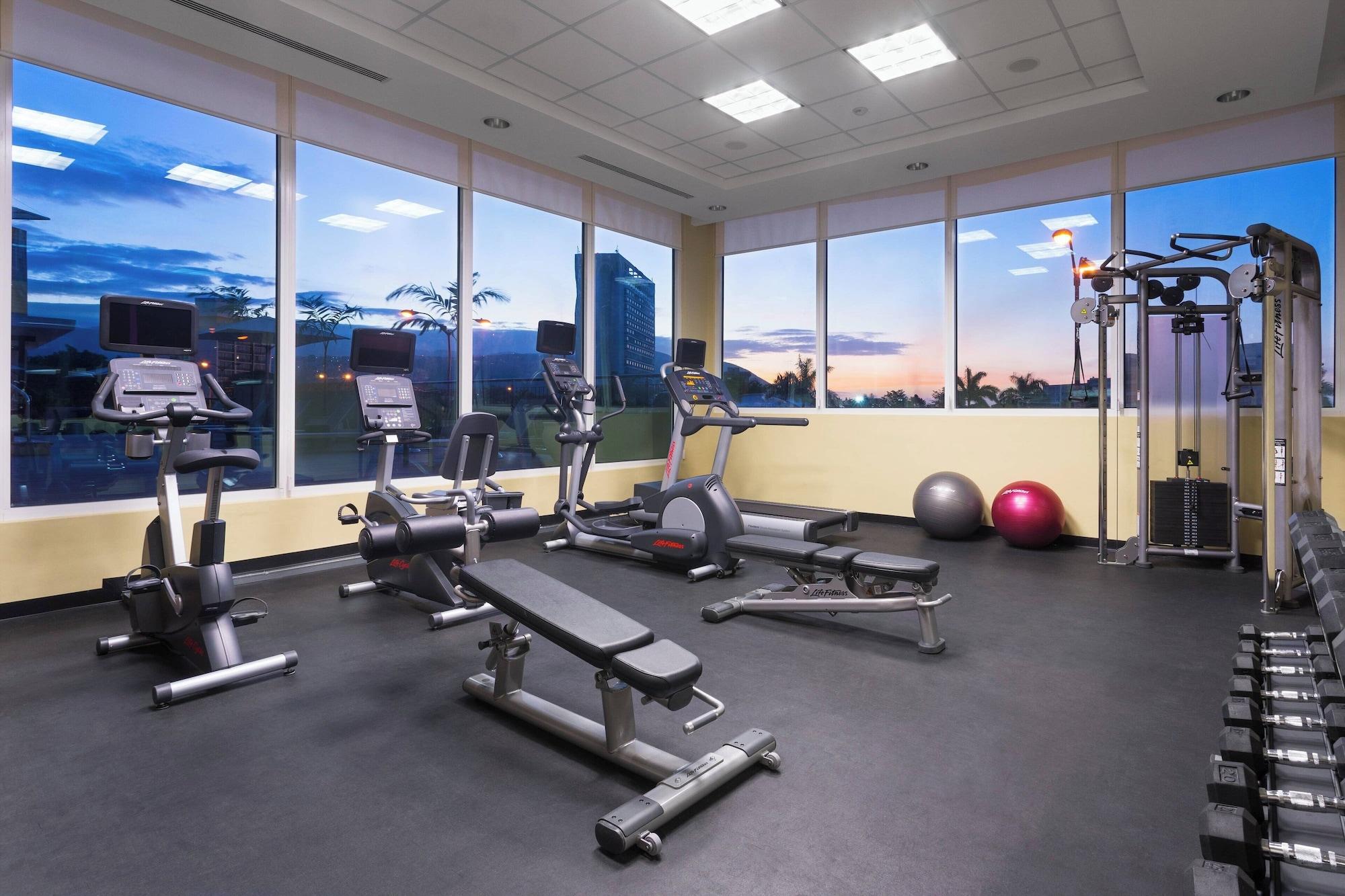Gimnasio Courtyard by Marriott Kingston, Jamaica