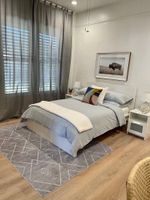 Alquiler Vacacional - Gem on Spring-Upscale home walk to Main sleeps 11