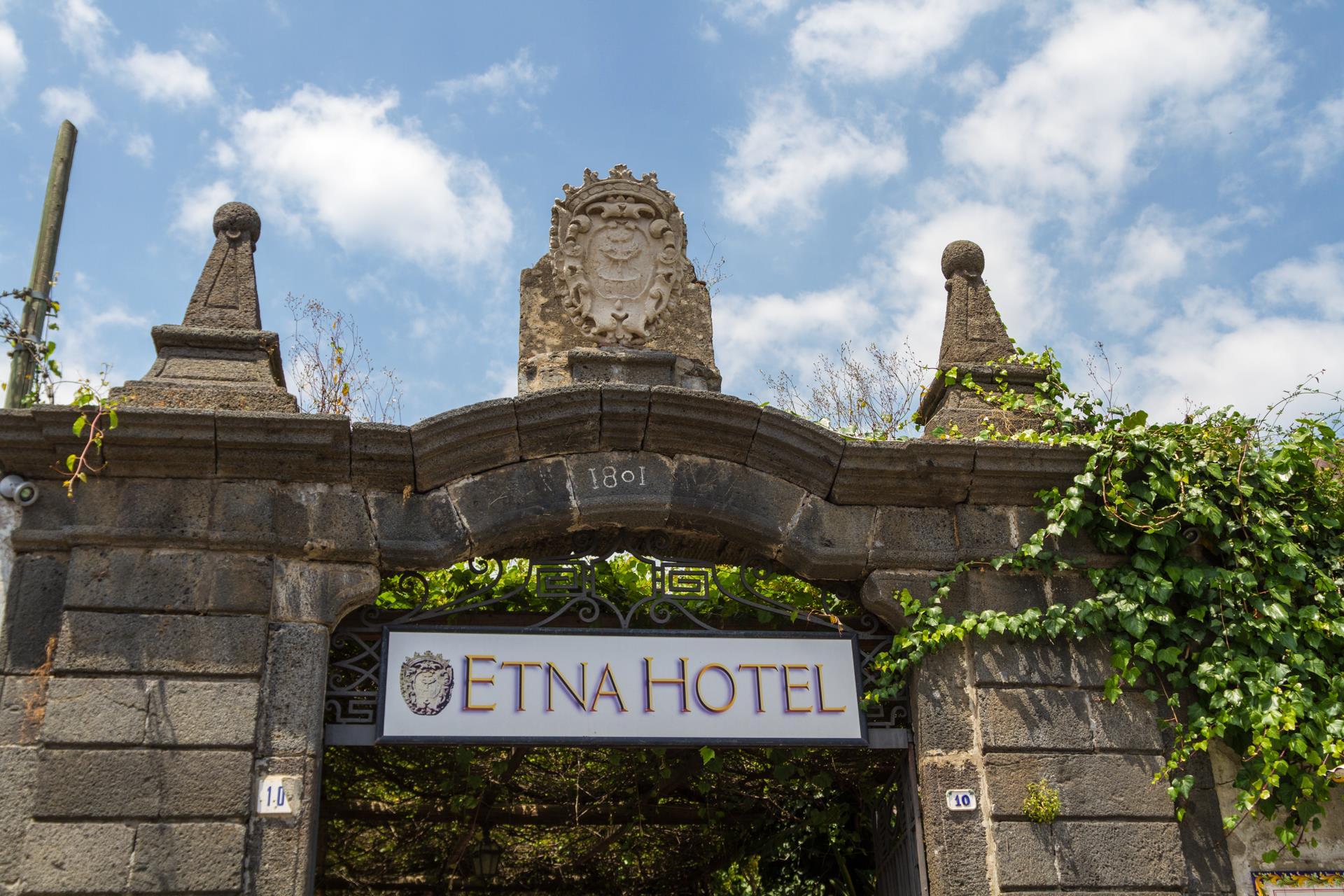 Vista Lobby Etna