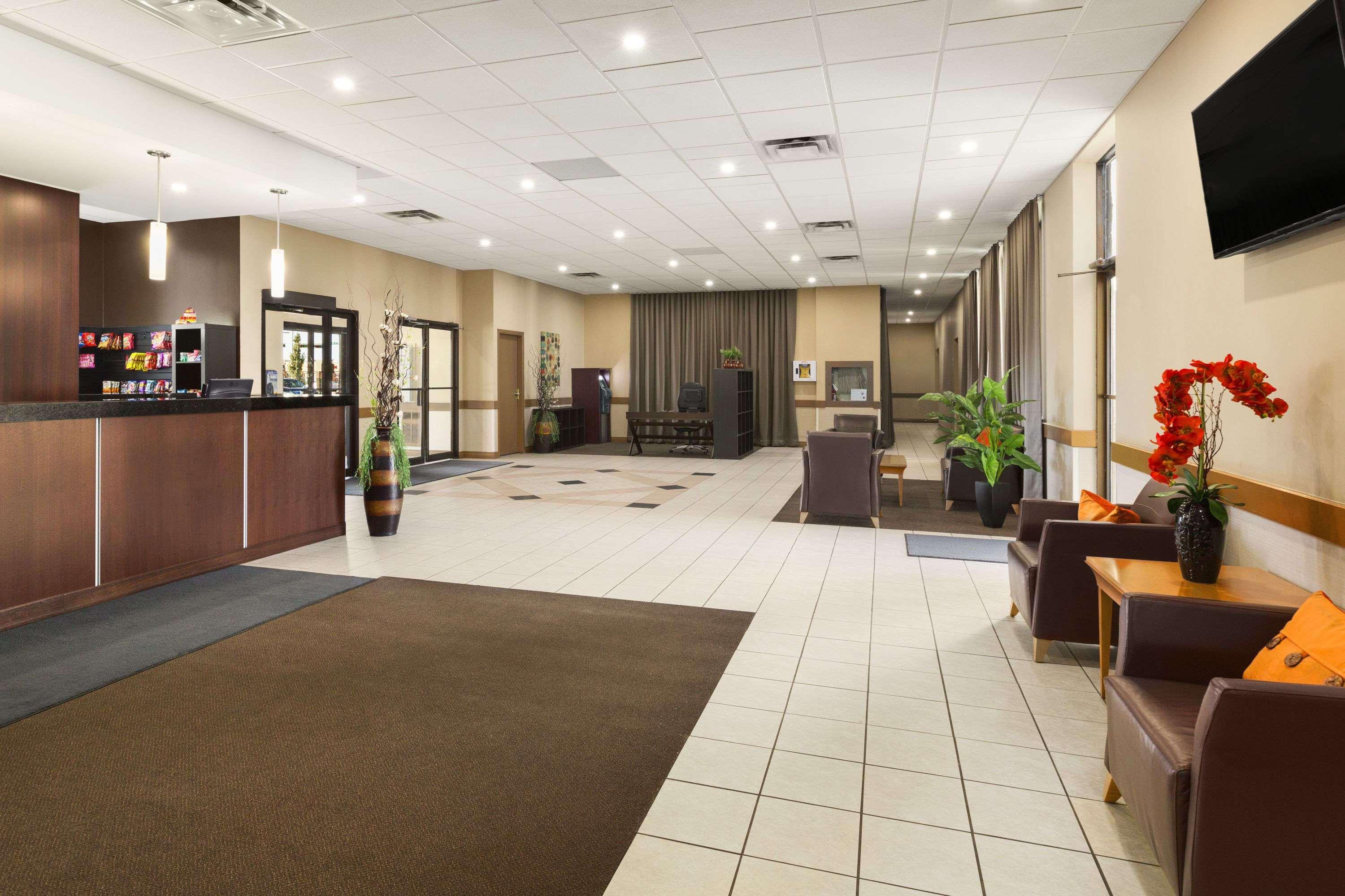 Vista Lobby Travelodge by Wyndham Edmonton West