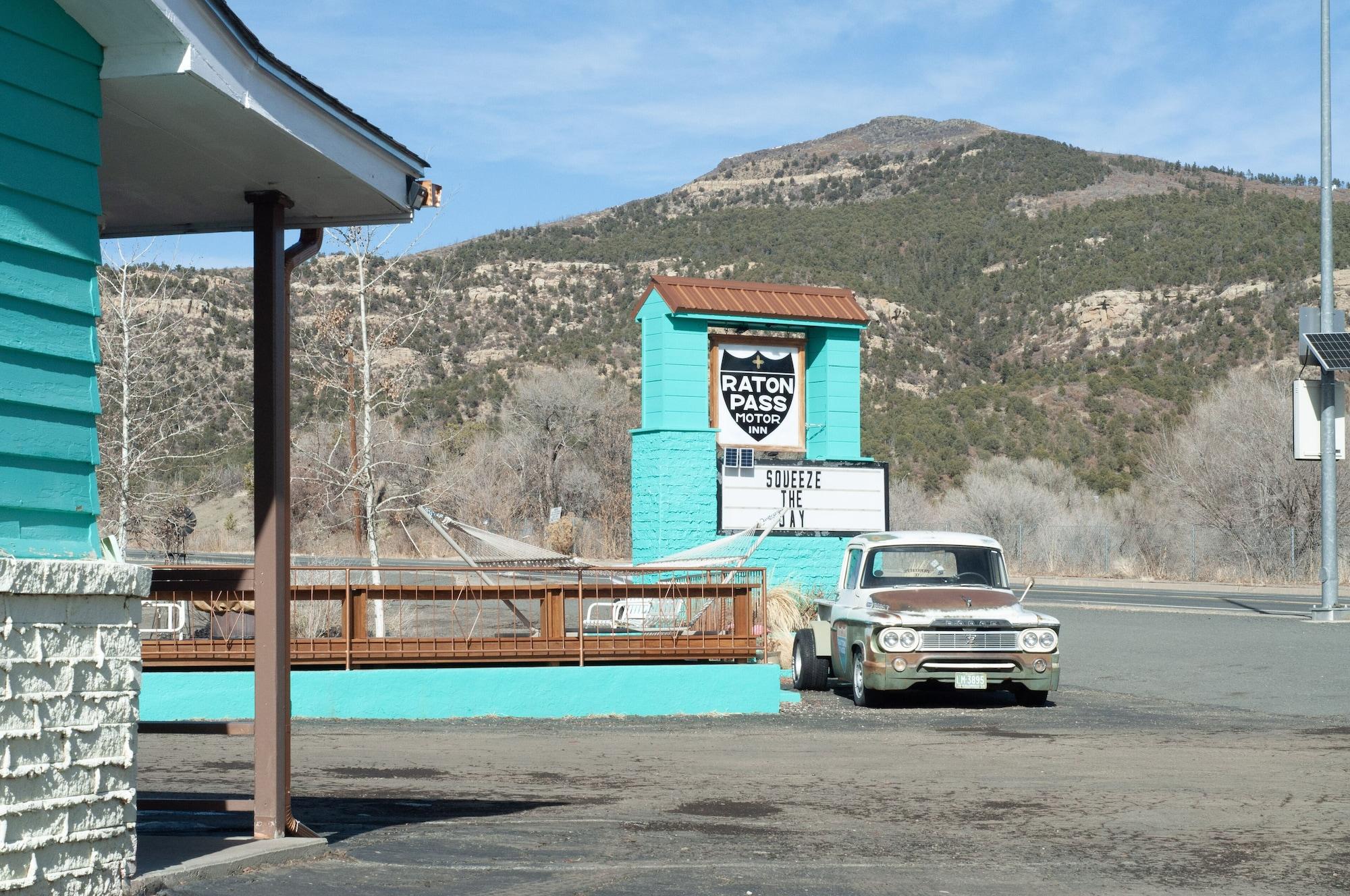 Vista Exterior Raton Pass Motor Inn