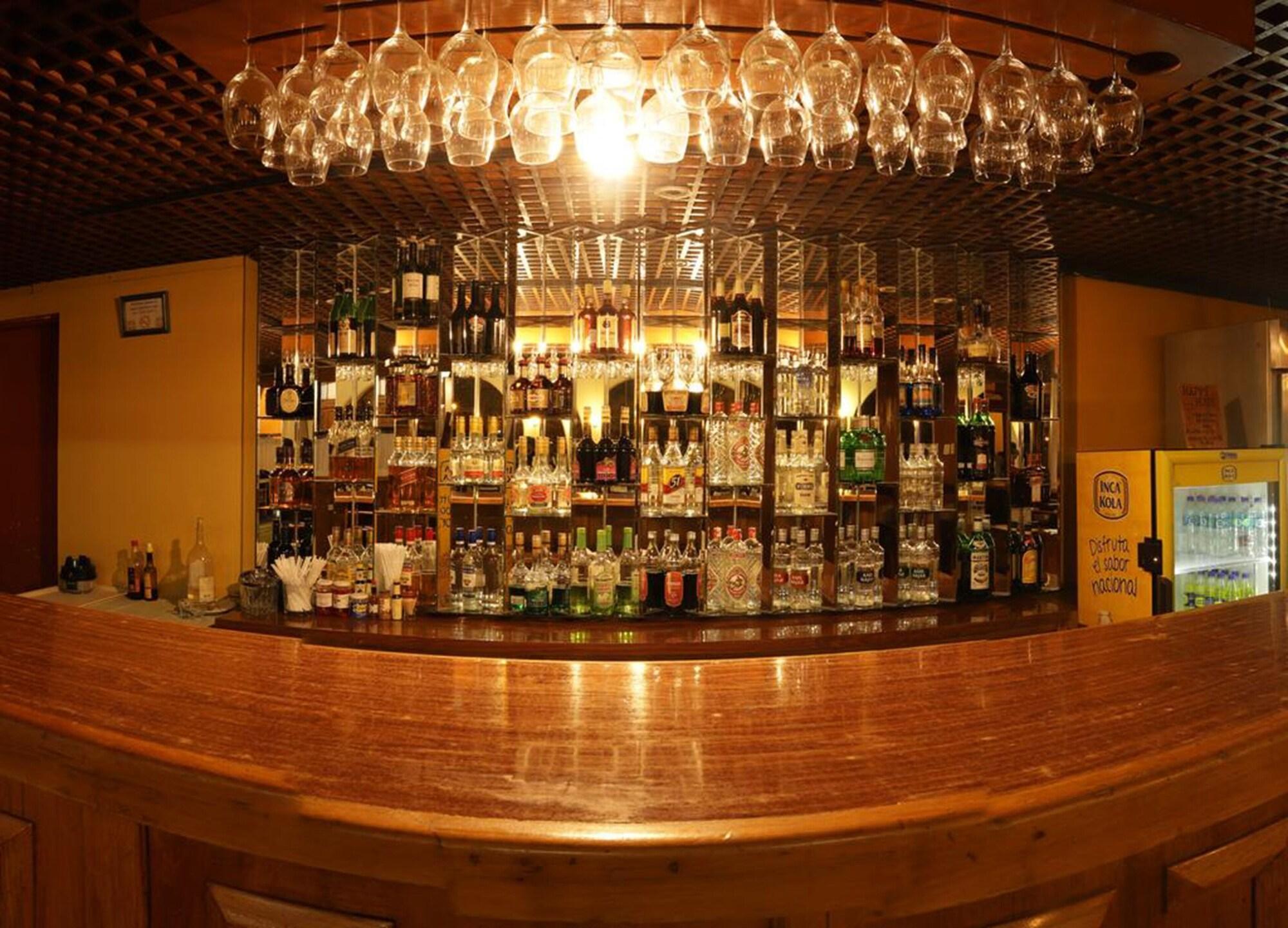 Bar/Salón DM Hoteles Ayacucho