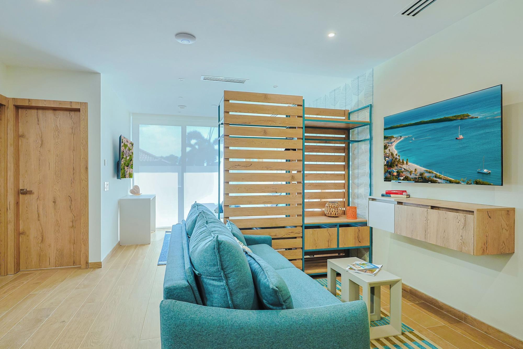 Varios Bonsai Boutique by BlueAruba Rentals
