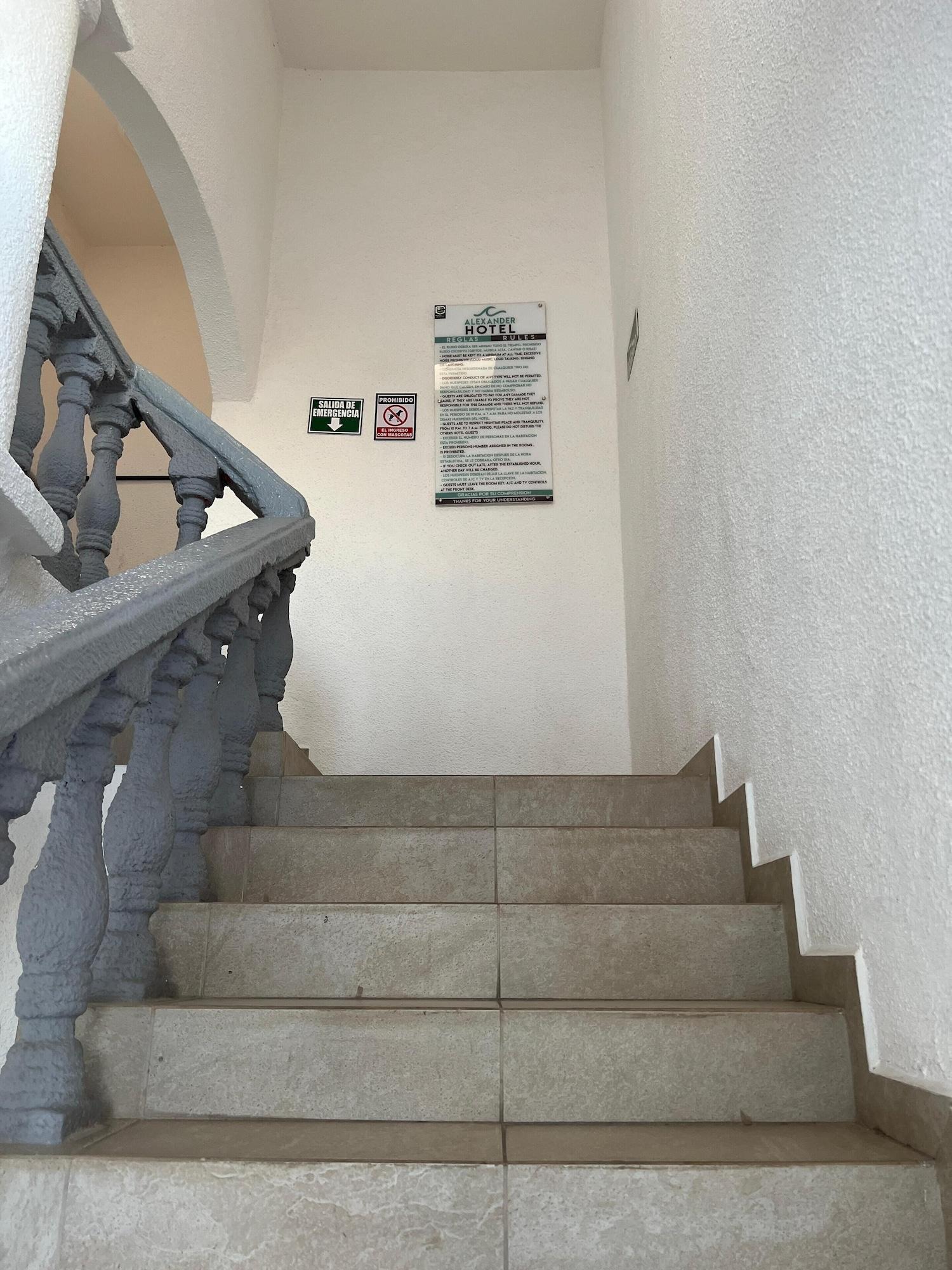 Varios Hotel Alexander