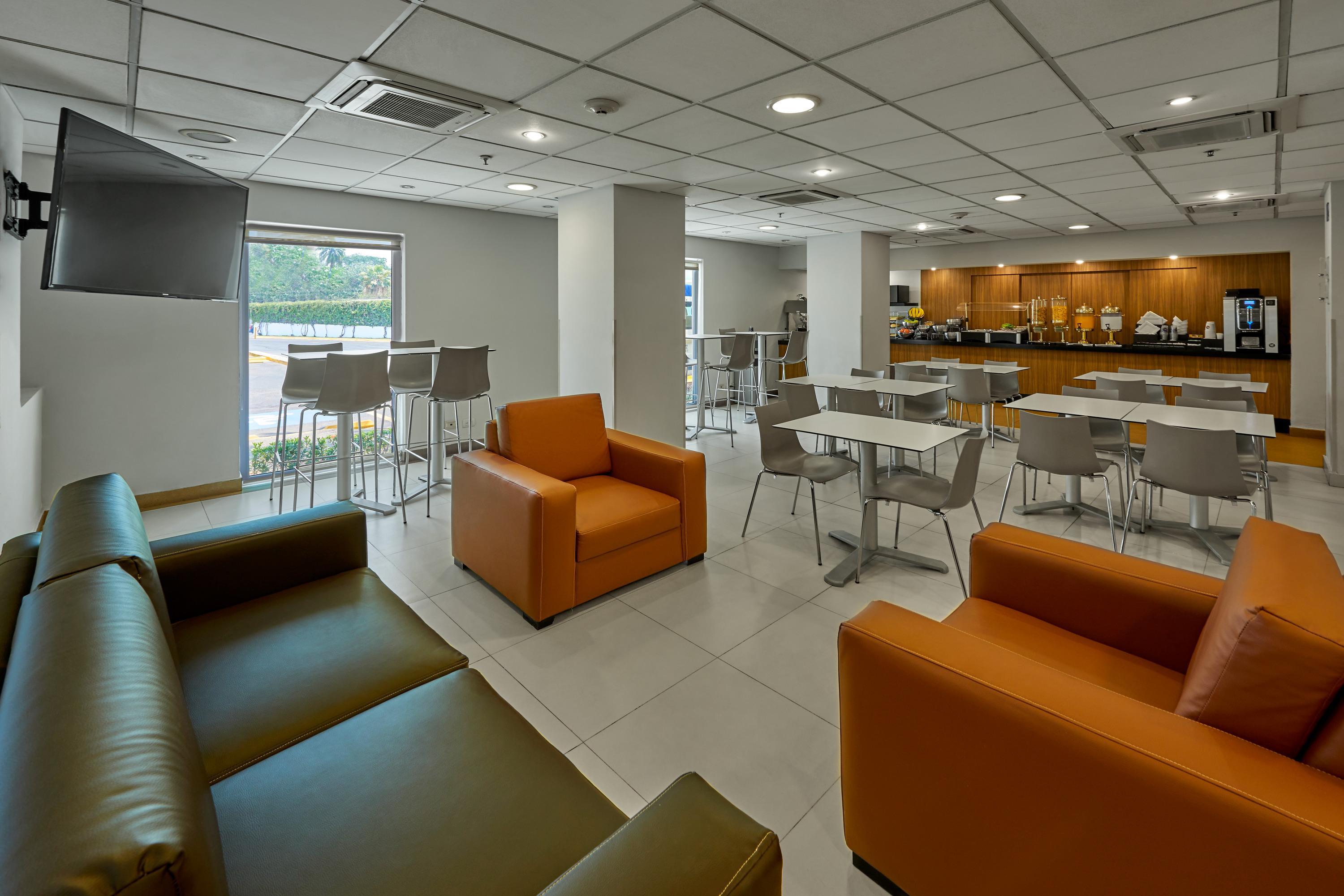 Restaurant City Express Lazaro Cardenas